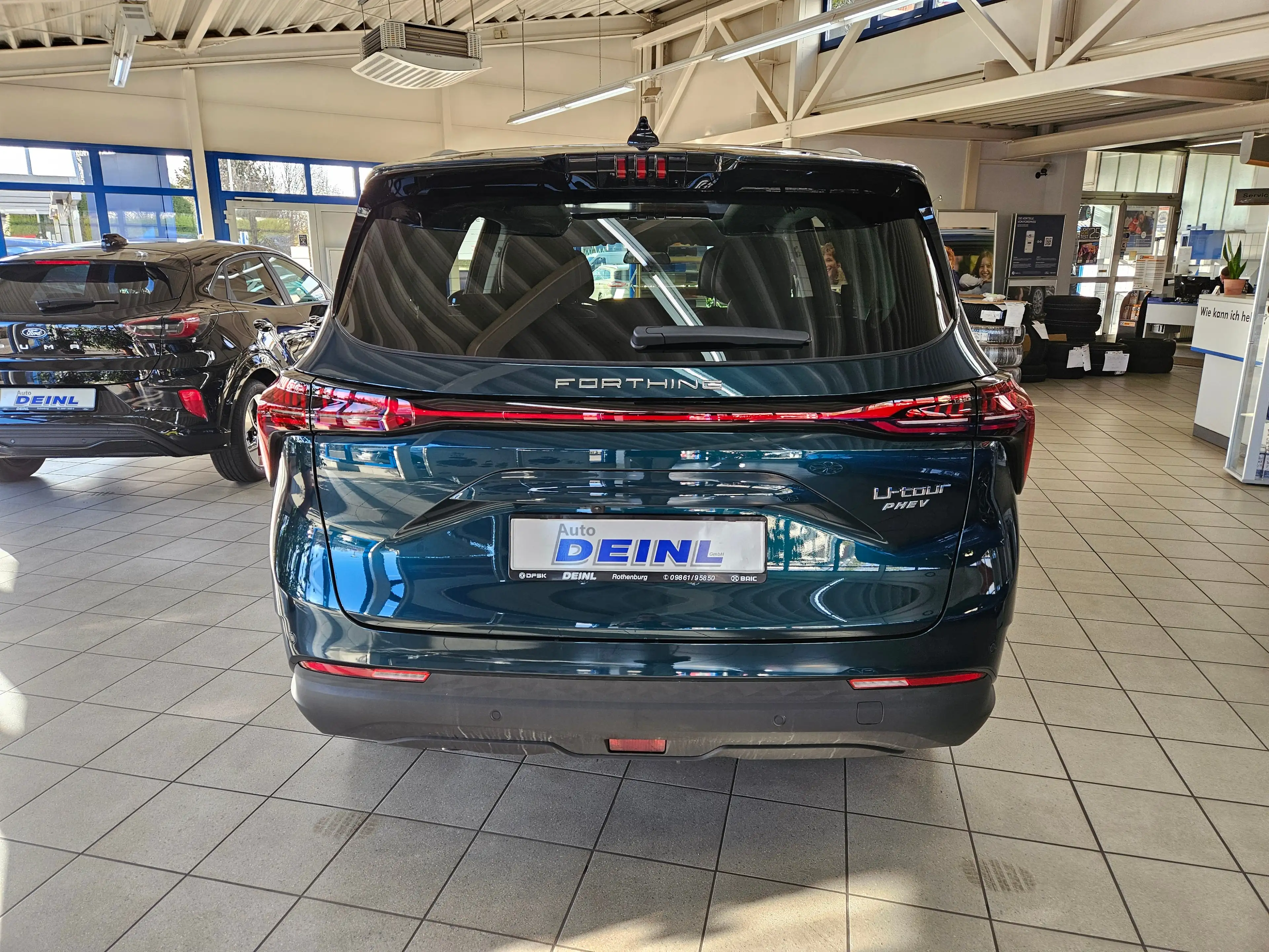 Forthing U-Tour 4 U-Tour PHEV — photo 3