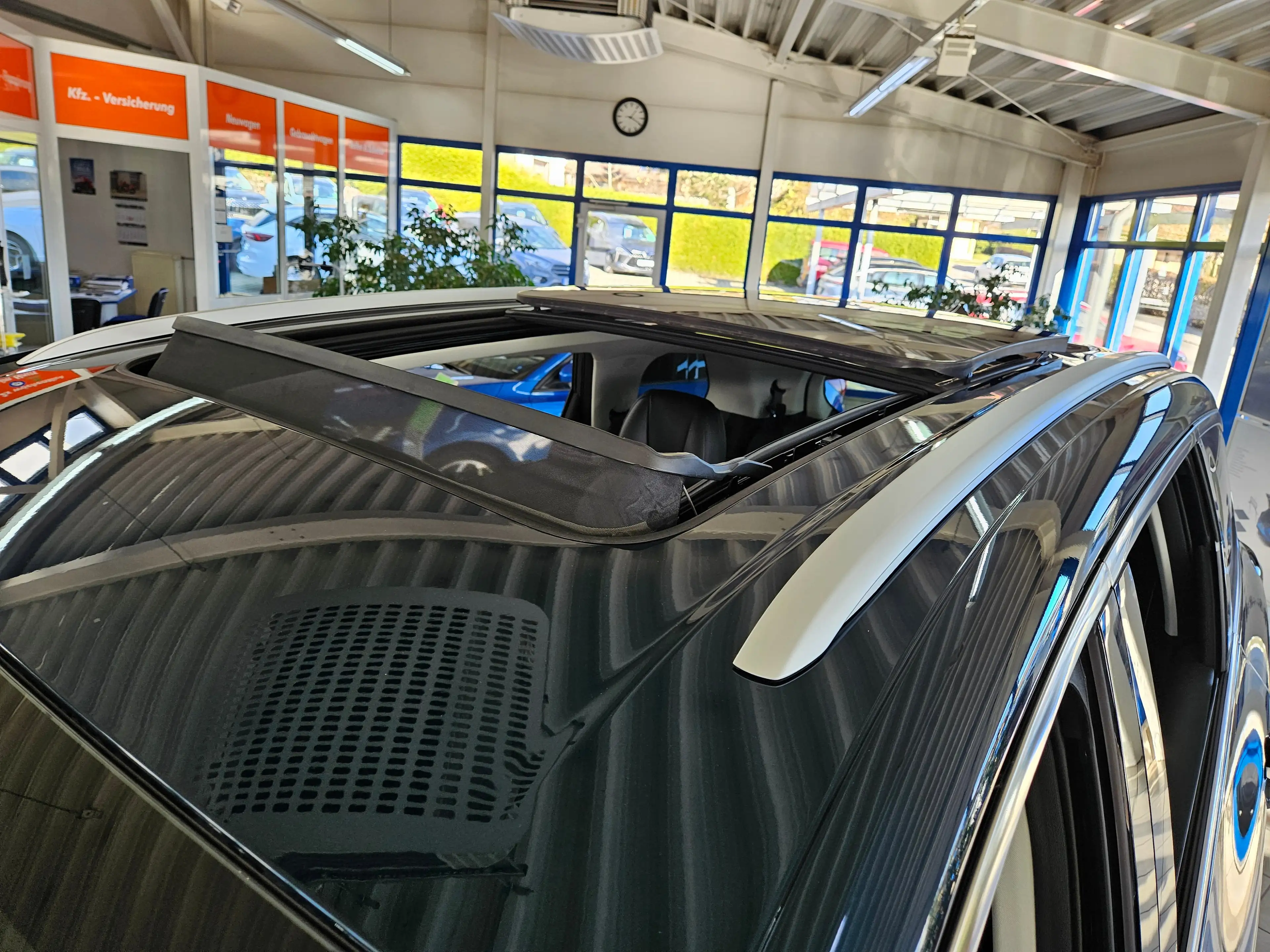 Forthing U-Tour 4 U-Tour PHEV — photo 7
