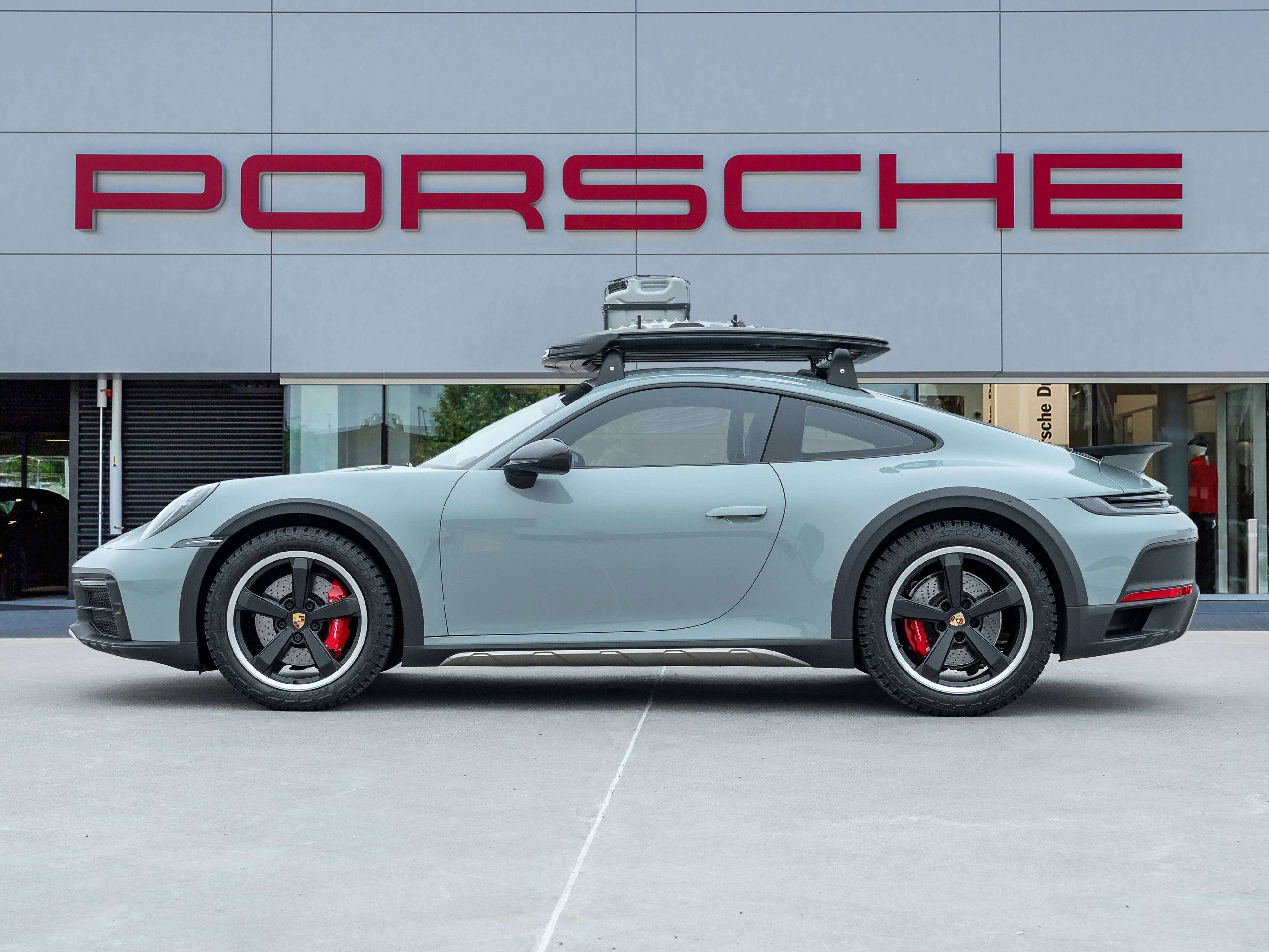 2024 Porsche 911 Dakar | Shade Green Metallic | CPO — снимка 1