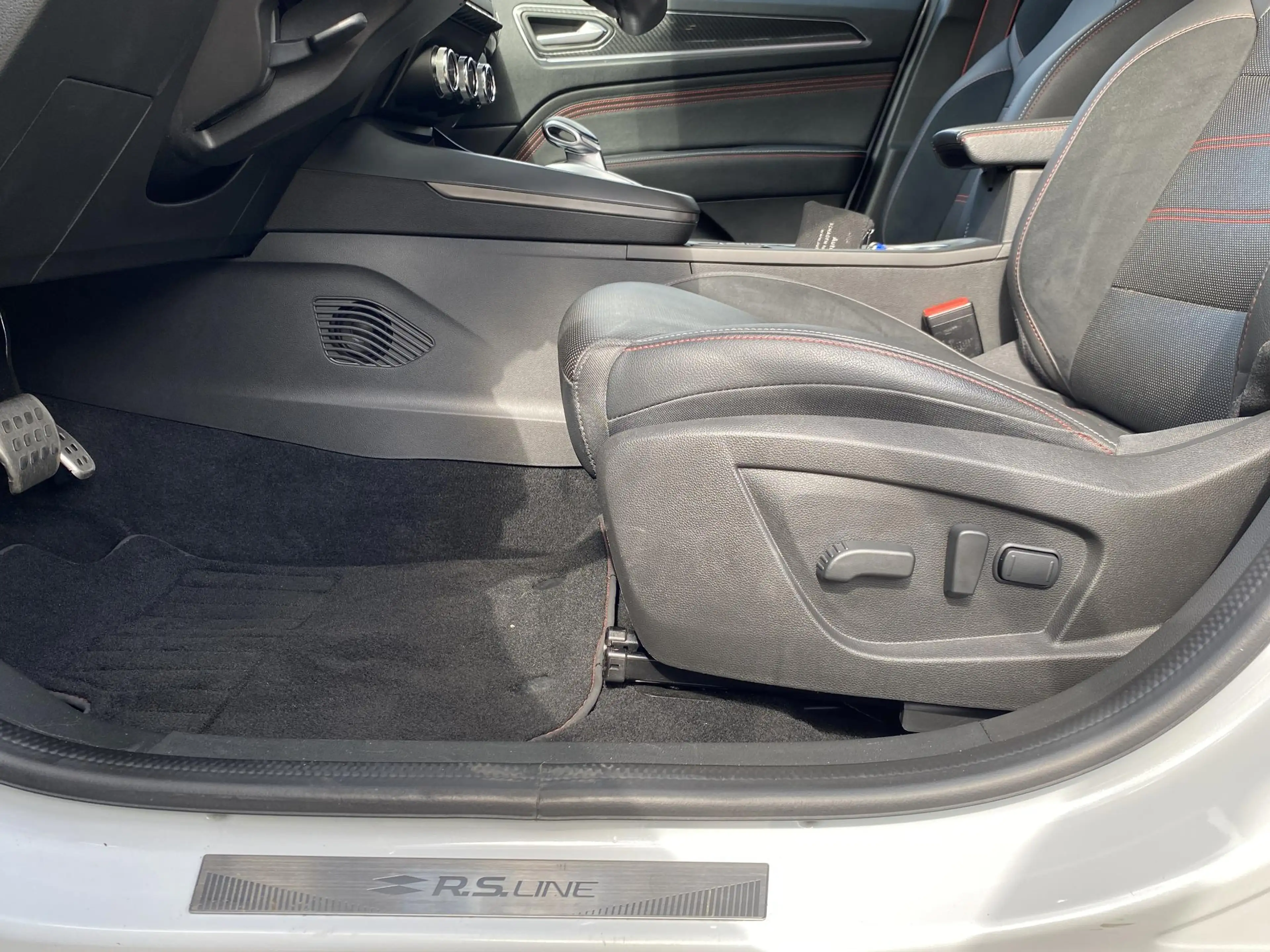 Renault Arkana 1.6 E-Tech hybrid 145 techno / RS-Line / Adaptive — photo 13