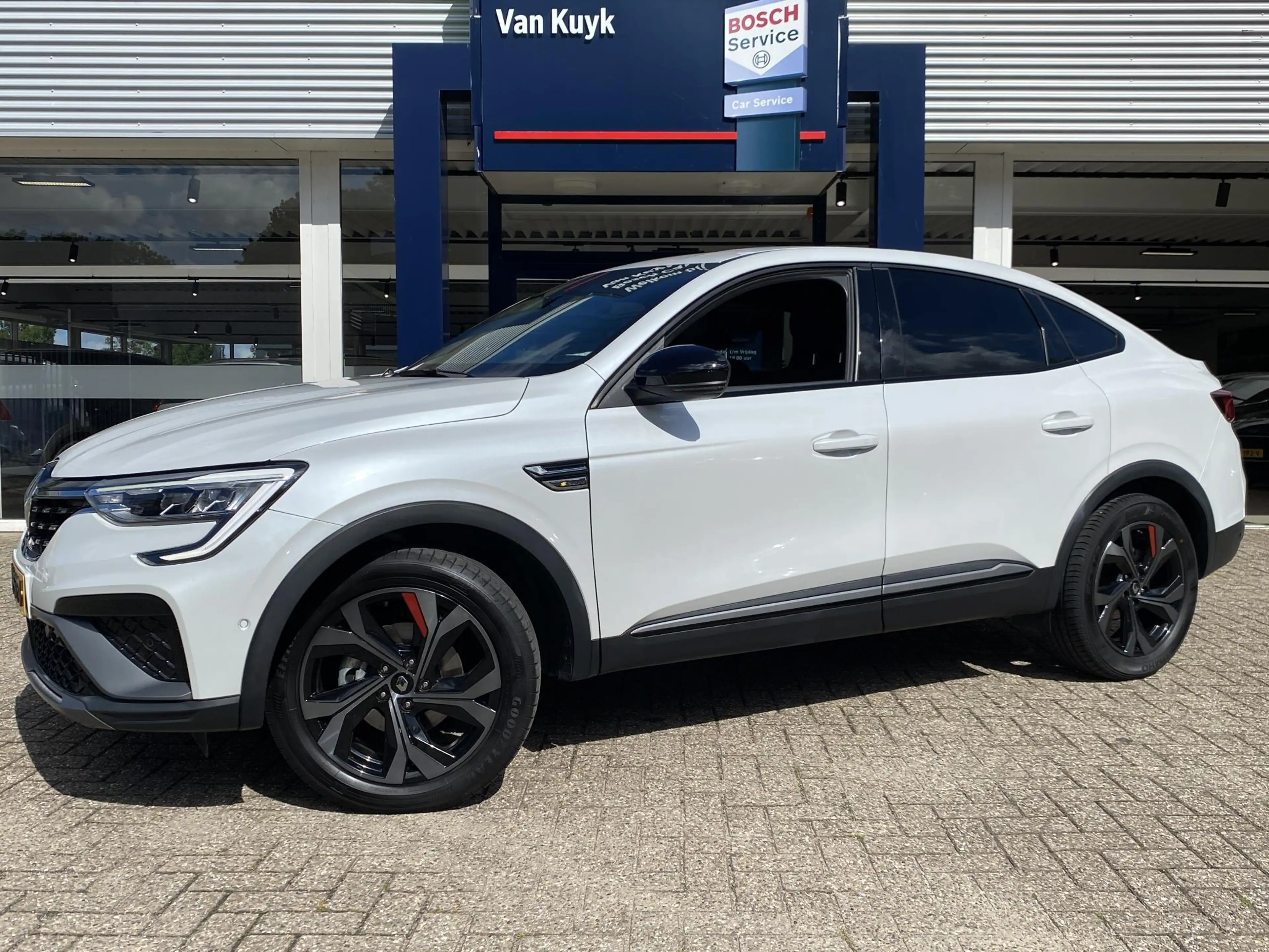 Renault Arkana 1.6 E-Tech hybrid 145 techno / RS-Line / Adaptive — photo 2