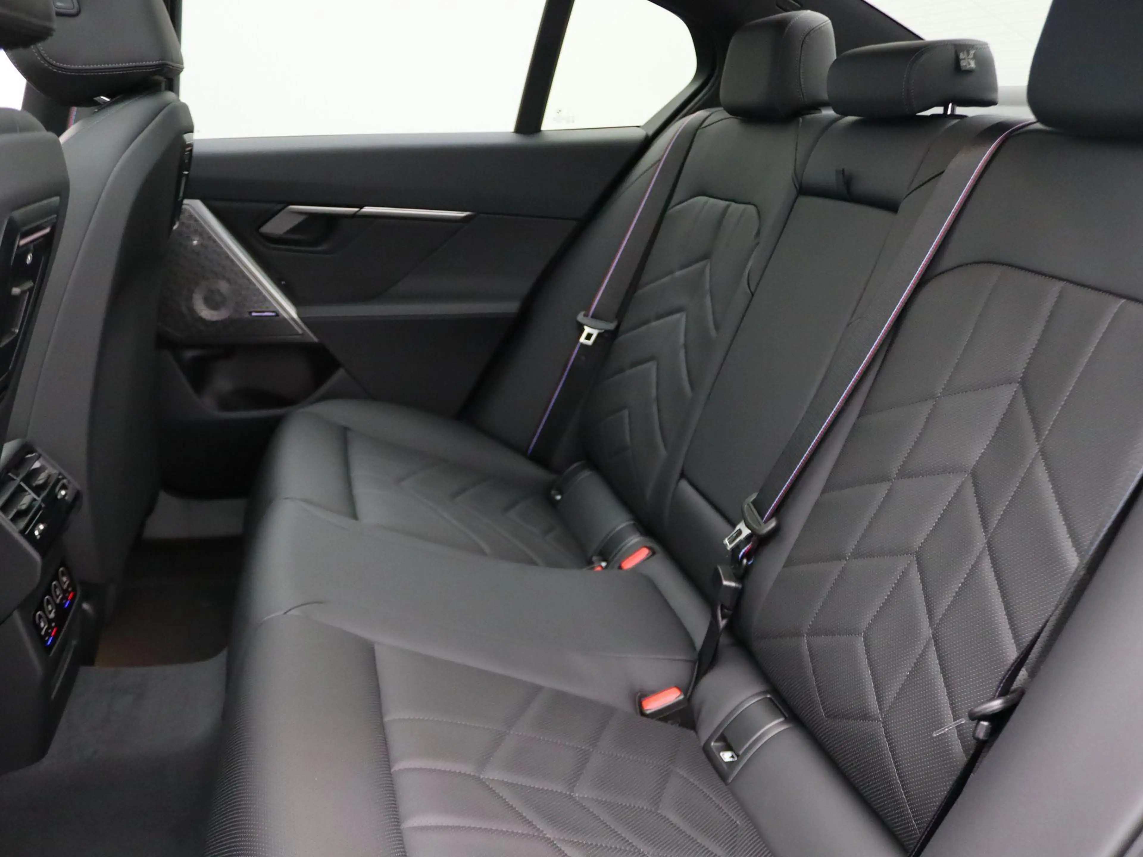 BMW i5 eDrive40 | M Sportpakket Pro | Panoramadak | Bower — photo 9