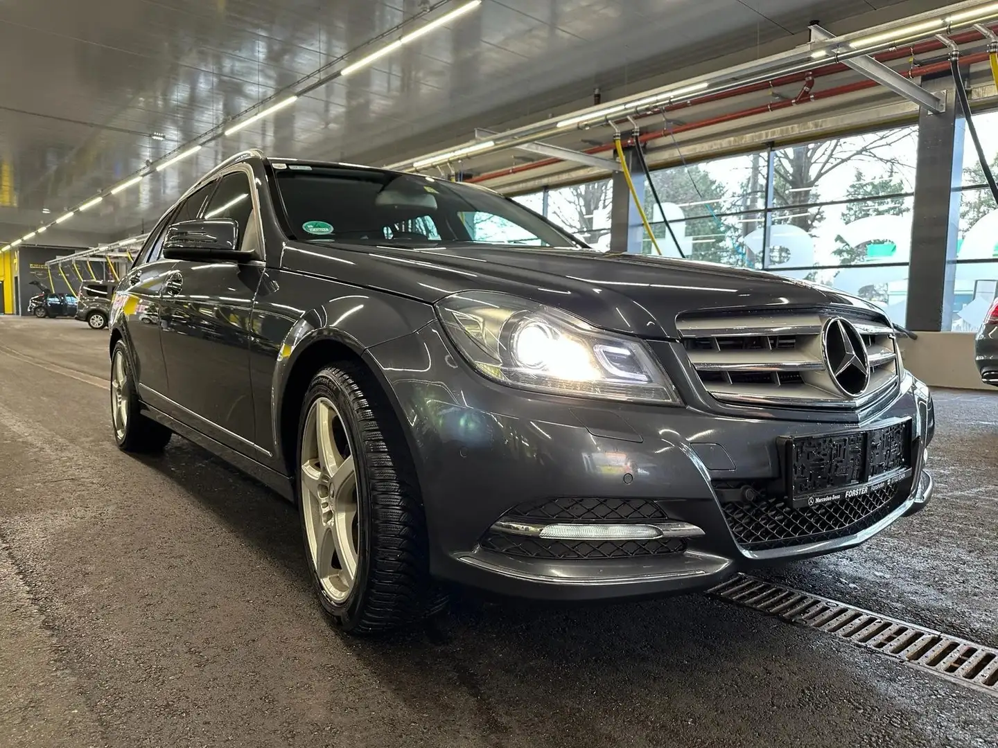 Mercedes-Benz C 250 T CDI Avantgarde BlueEfficiency Aut. Grau - 2