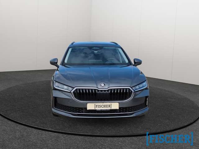 Skoda Superb Combi 1.5 eTSI DSG Selection LED AHK Navi Rear Vie