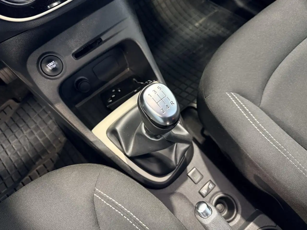 Renault Captur — photo 15