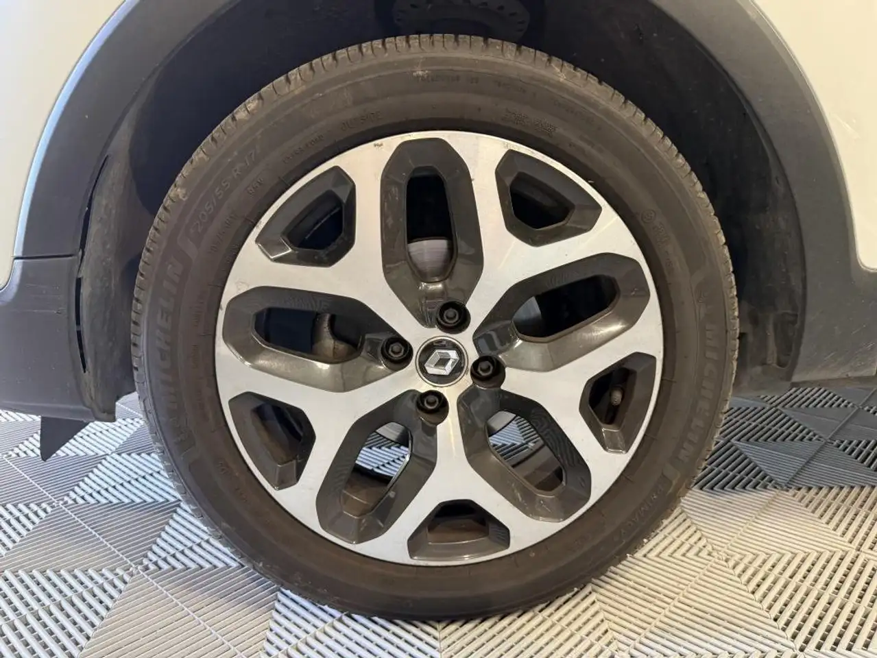 Renault Captur — photo 18