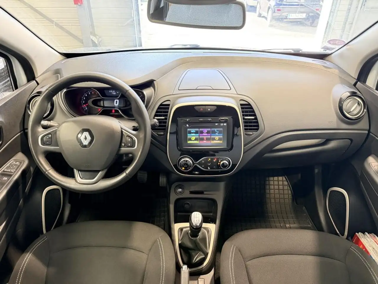 Renault Captur — photo 8
