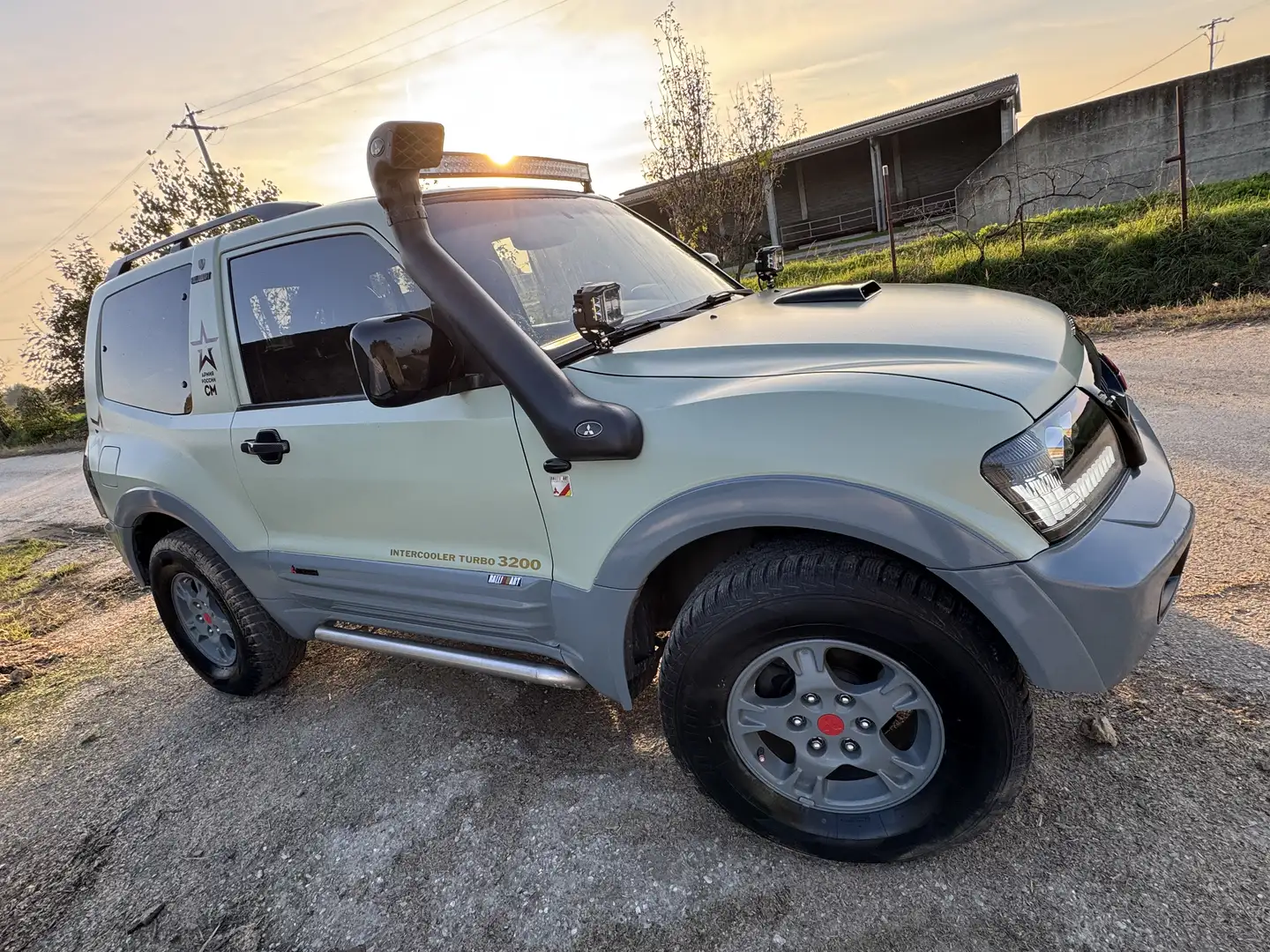 Mitsubishi Pajero 3p 3.2 tdi 16v di-d GLX Vert - 2