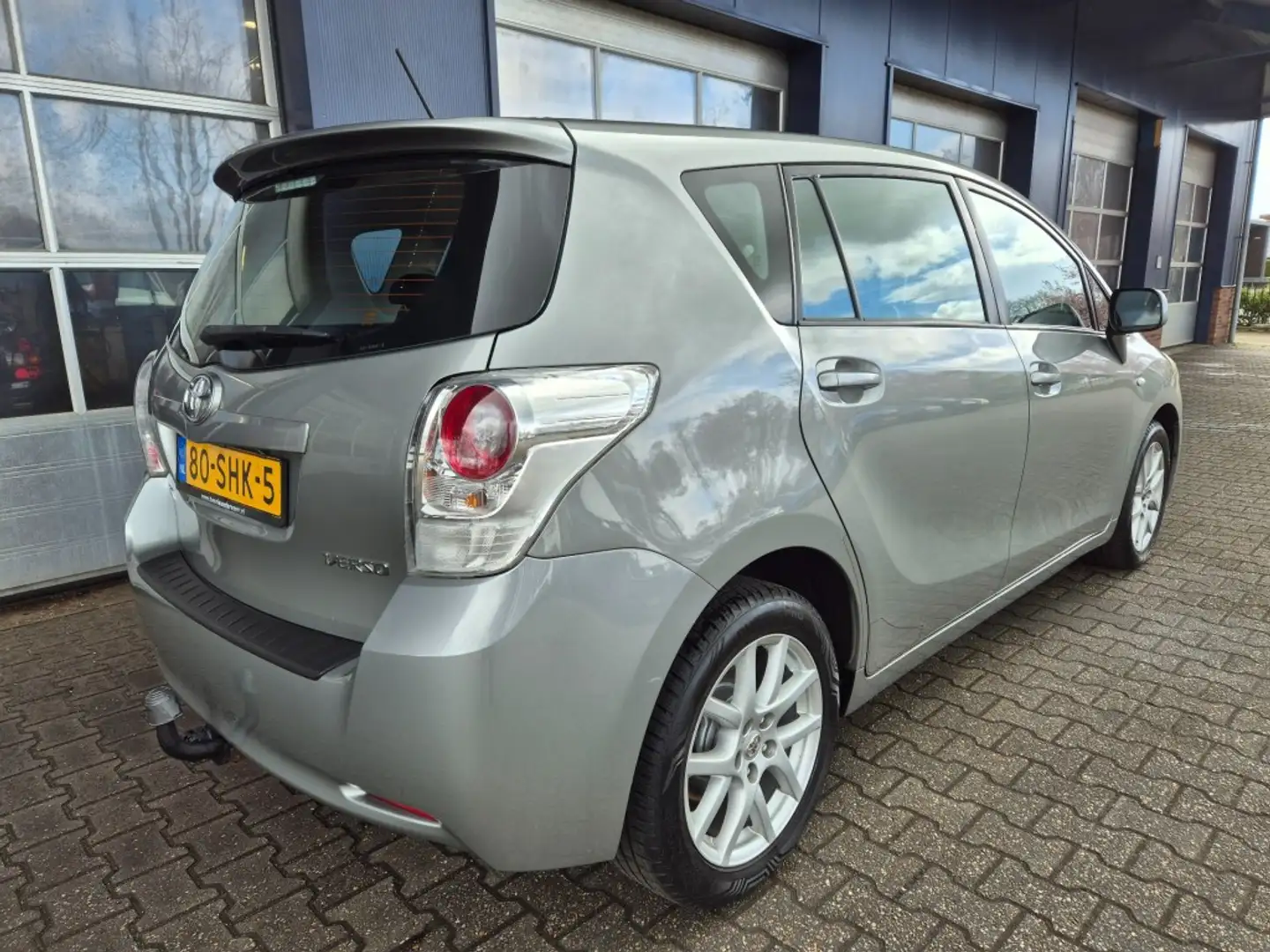 Toyota Verso 1.6 VVT-I BUSINESS, Camera, Pano, Trekhaak, ALL IN Gris - 2