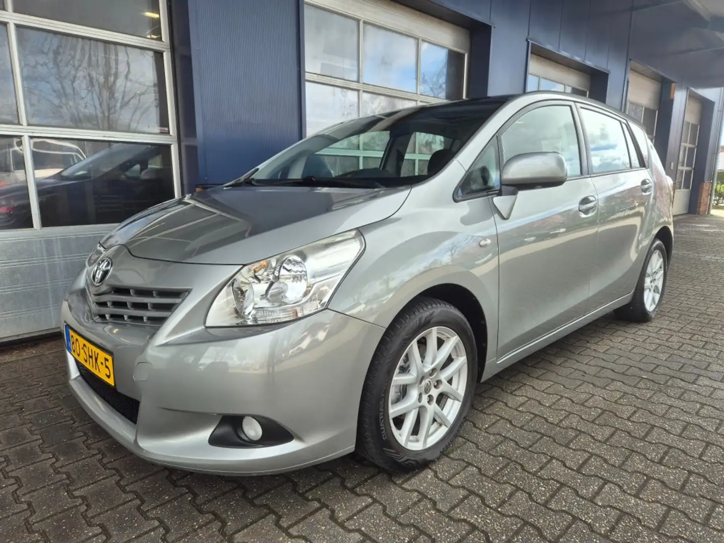 Toyota Verso 1.6 VVT-I BUSINESS, Camera, Pano, Trekhaak, ALL IN Gris - 1