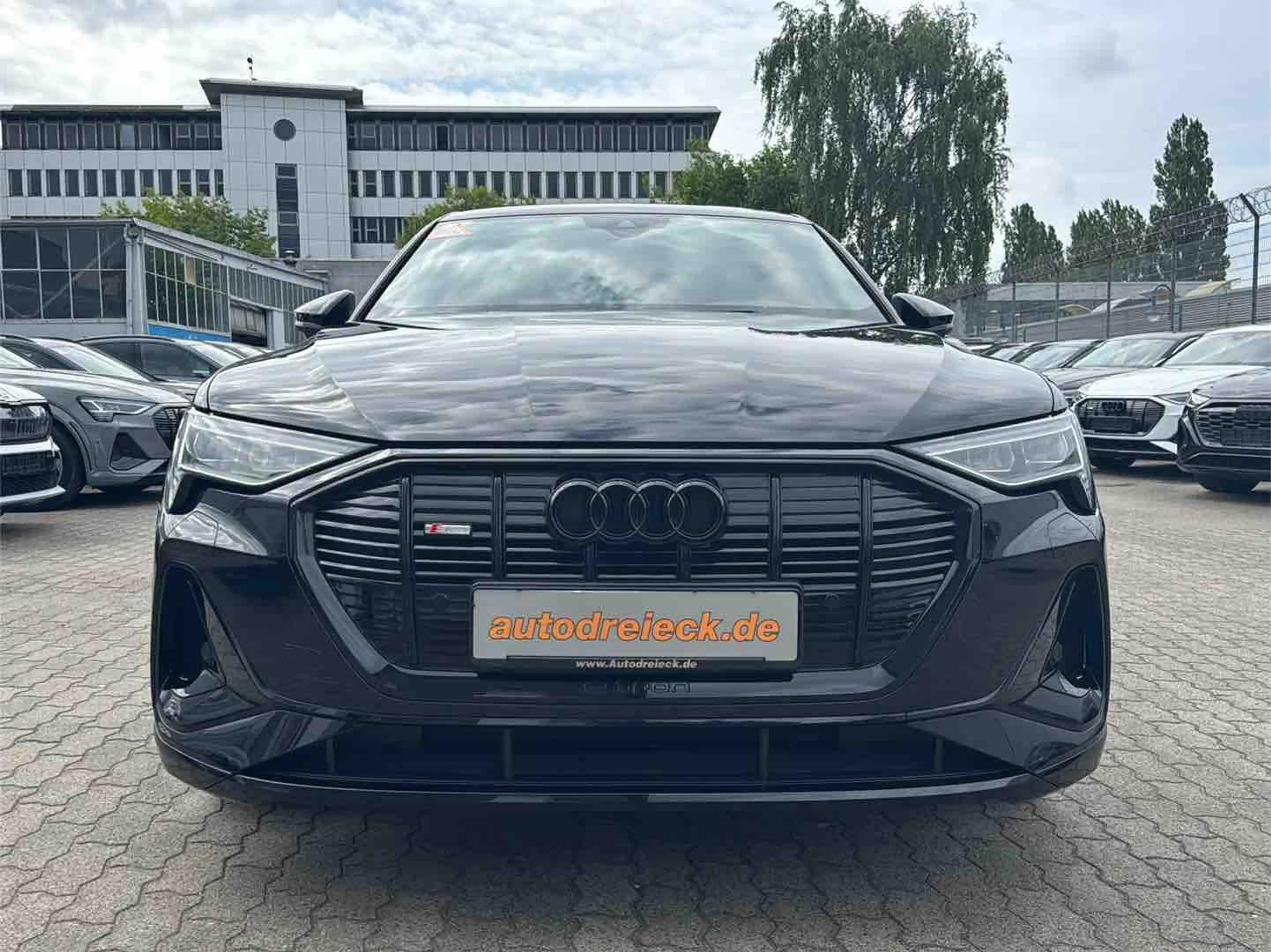 Audi e-tron 55 2x S line BLACK EDITION PANO 21Z SHZ — photo 4