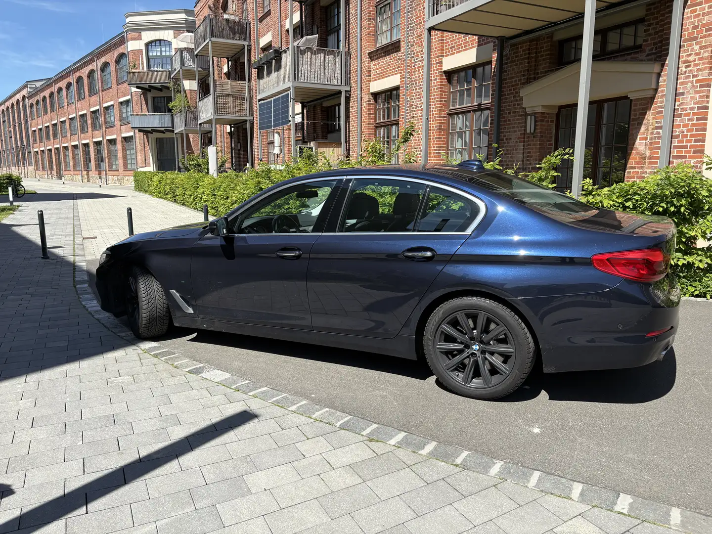 BMW 530 530d xDrive Luxury Line mit TV und Massagesitzen Blau - 2