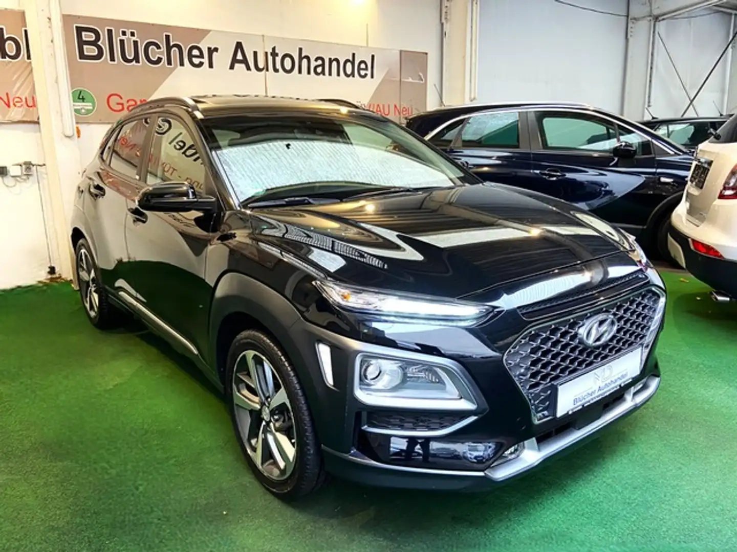 Hyundai KONA Kona Premium Sonderedition Automatik Nur 11000K Nu Schwarz - 2