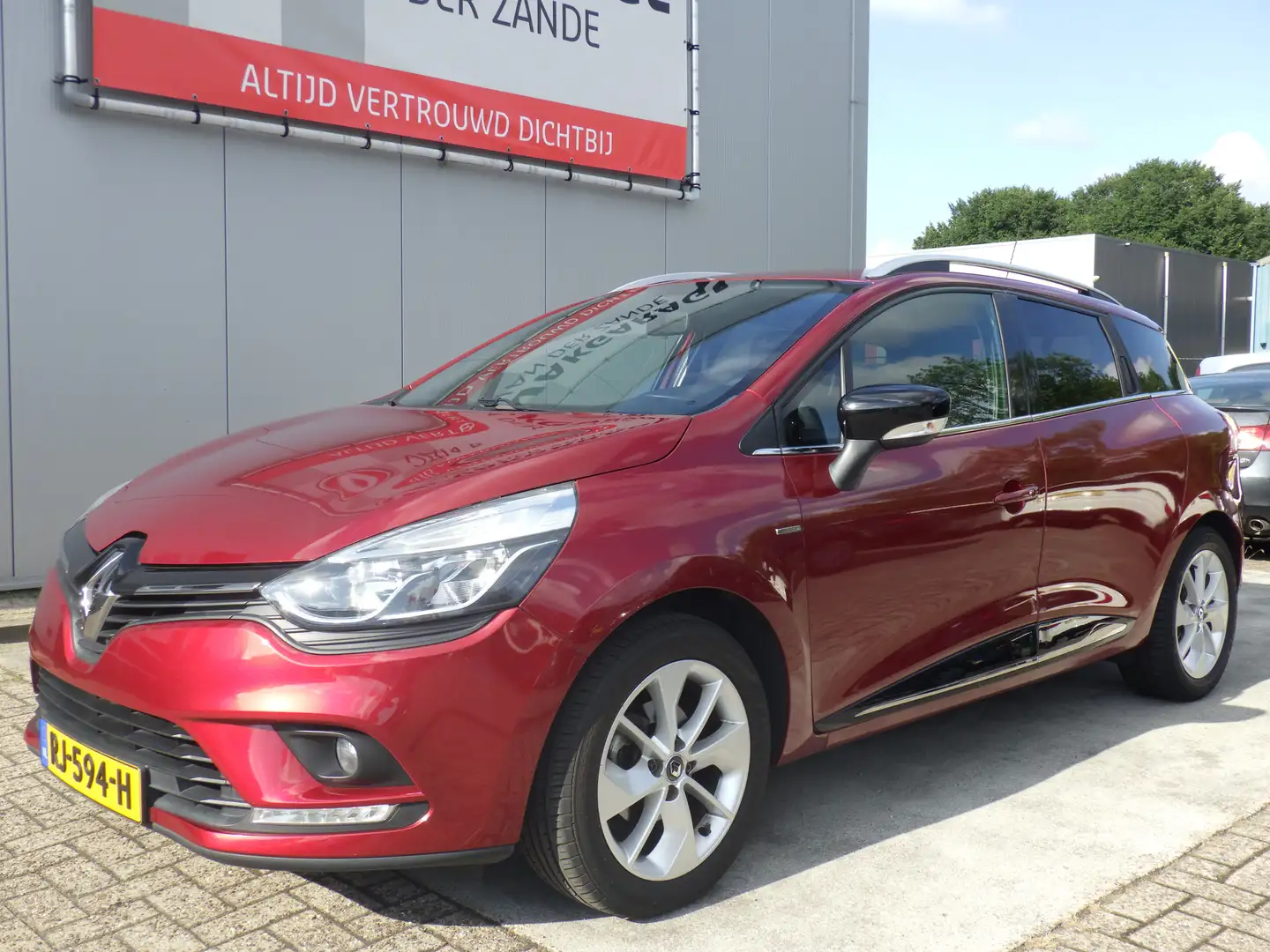 Renault Clio Estate 0.9 TCe Limited, Cruise, Navigatie, NL/NAP! Rood - 2