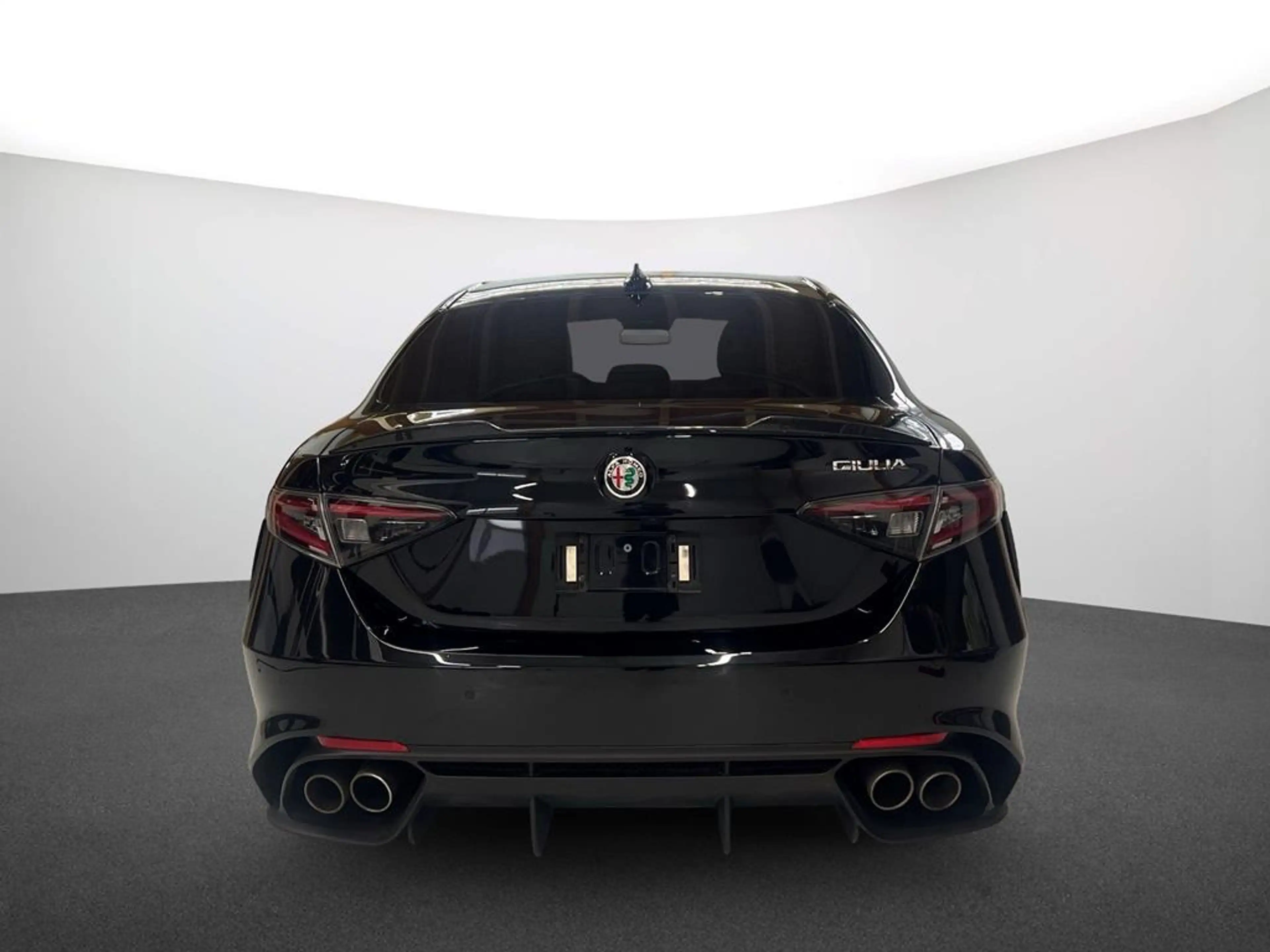 Alfa Romeo Giulia Quadrifoglio 2.9 V6 Bi-Turbo AT8 — photo 3