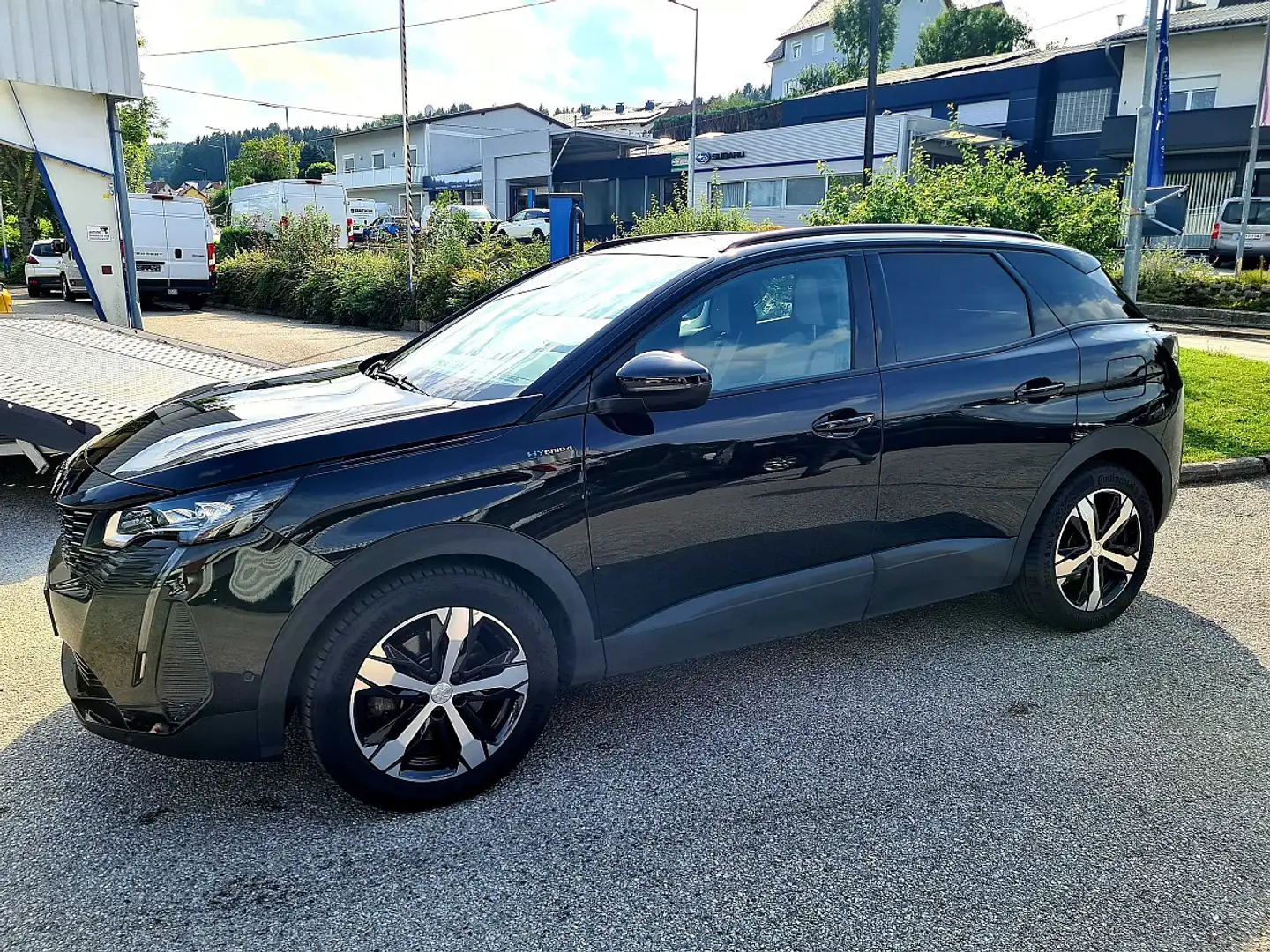 Peugeot 3008 Hybrid 300 e-EAT8 GT Automatik Schwarz - 2
