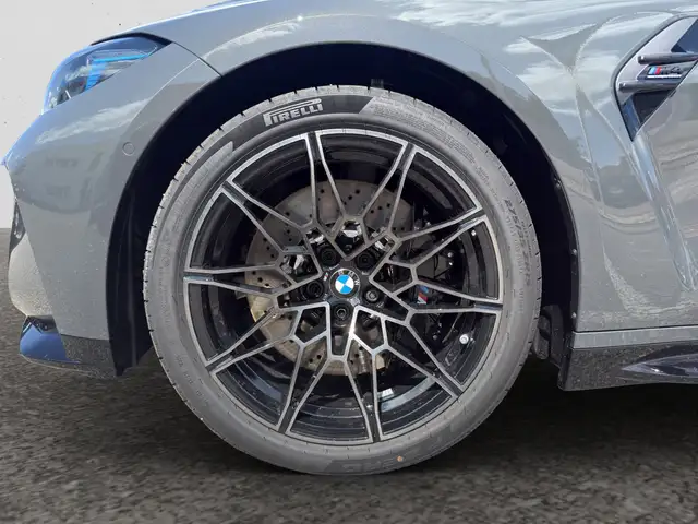 BMW M4 view 7