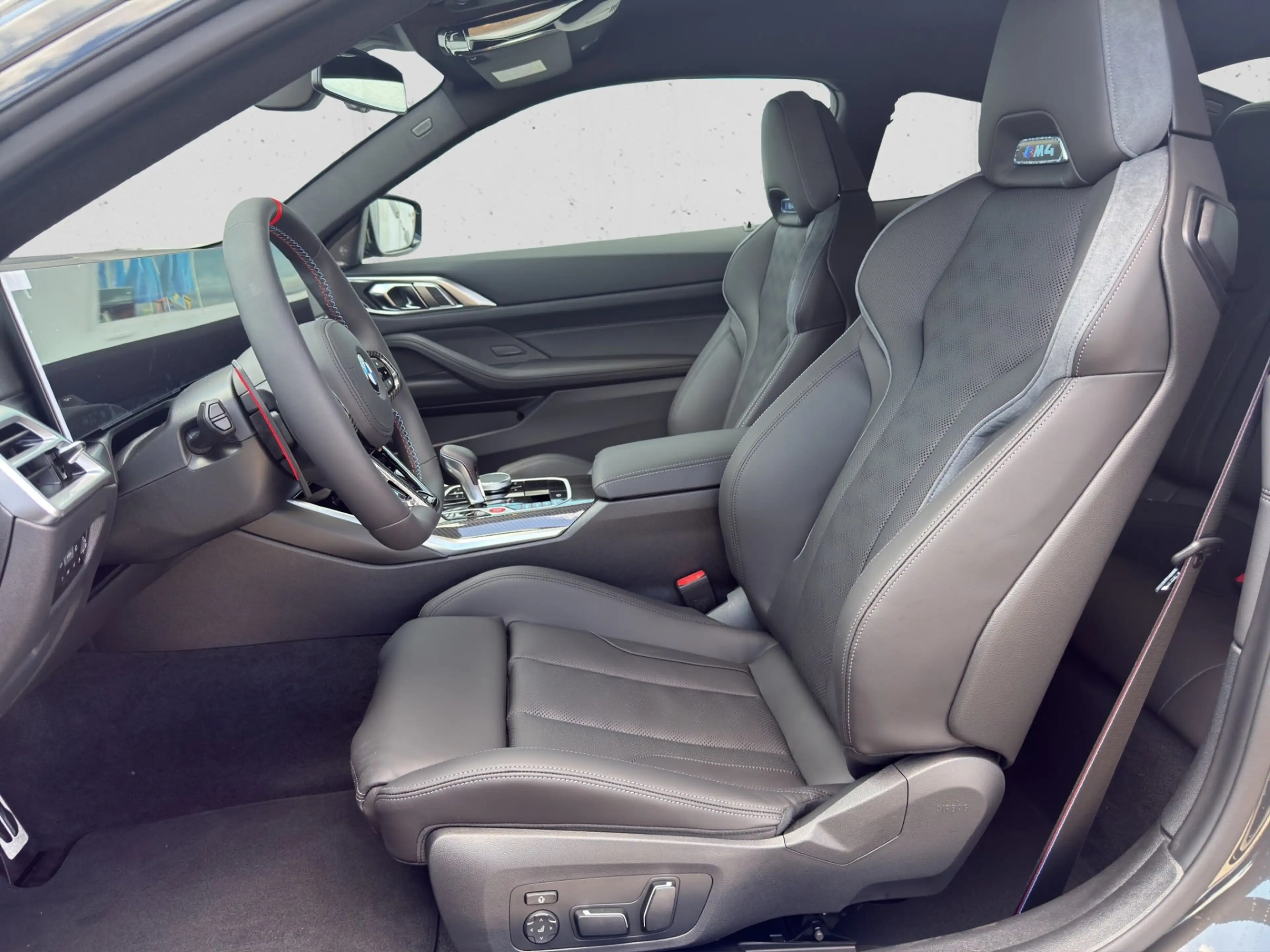 BMW M4 Competition M Coupe xDrive — photo 9