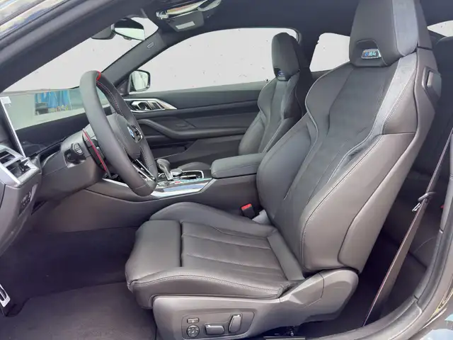 BMW M4 view 9