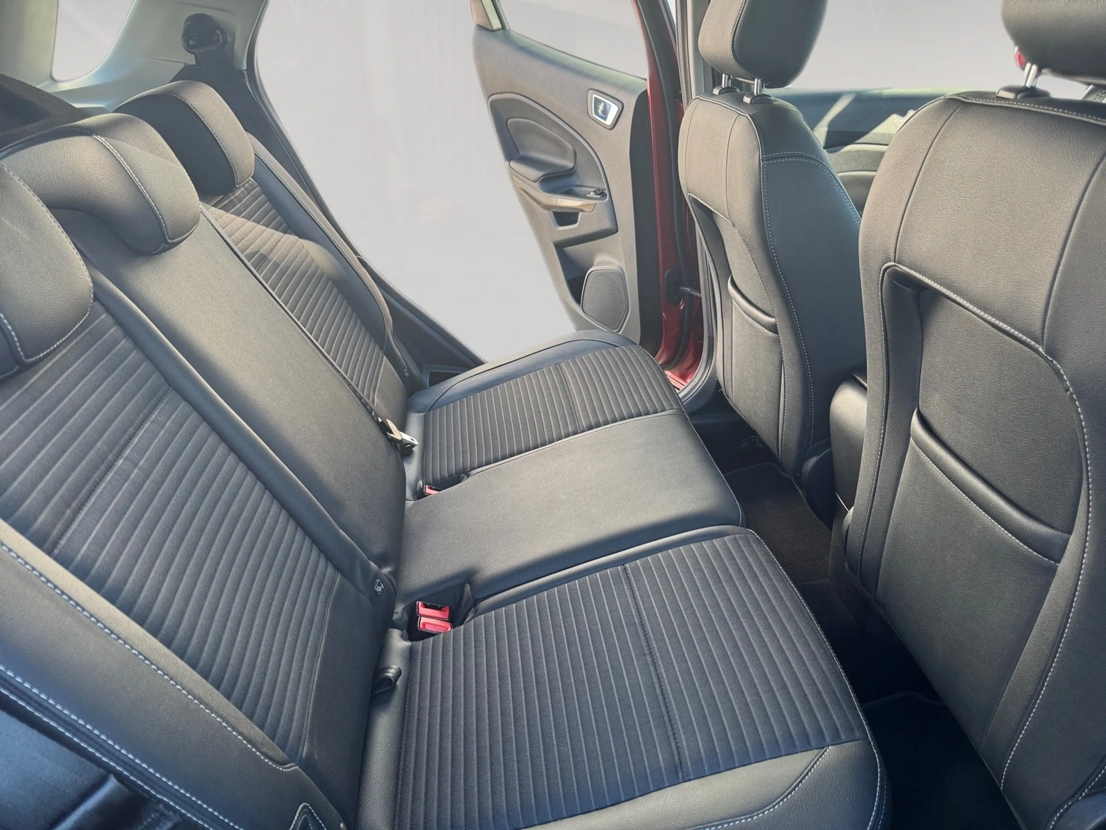 Ford EcoSport 1.0 Titanium Navi+SHZ+Kam.+KlimaA+LM — photo 13