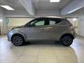 Lancia Ypsilon 1.0 FireFly 70cv S&S Hybrid GOLD Gris - thumbnail 2