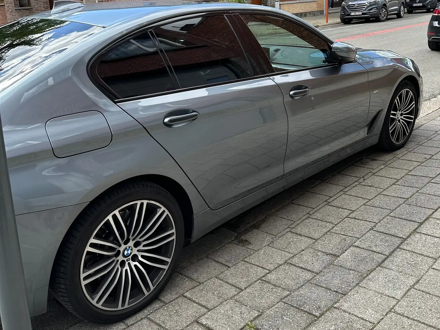 BMW 540 540i xDrive Aut. Luxury Line Gris - 2