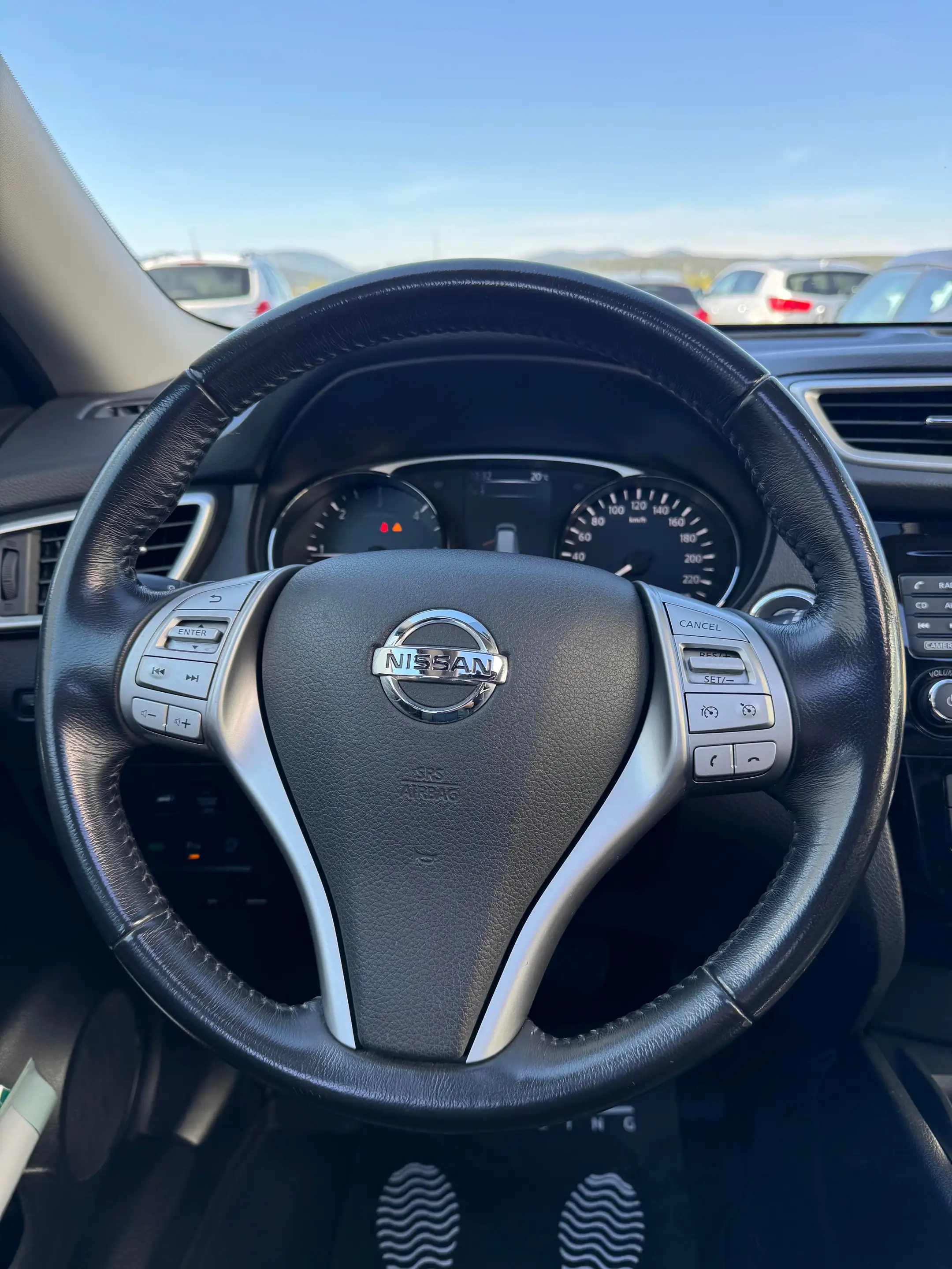 Nissan X-Trail Tekna 4x4 — photo 12