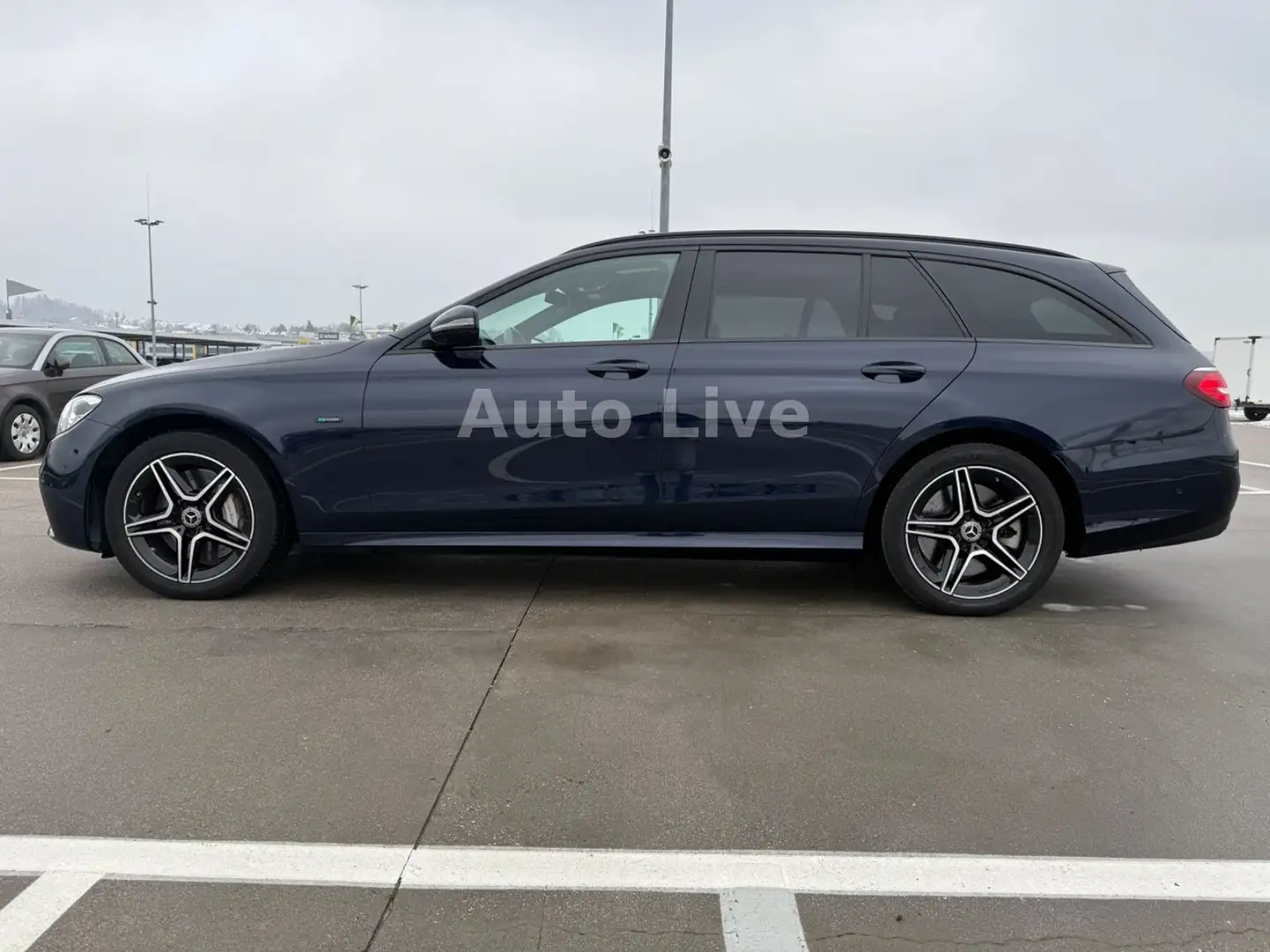 Mercedes-Benz E 300 de T*AMG-LINE*WIDESCREEN*PANO*LED*LUFT*VOL Azul - 2