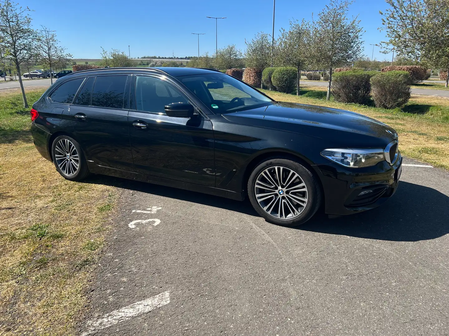 BMW 530 530 dA xDrive Sport Line/Head-up/Standheizug/AHK Zwart - 2