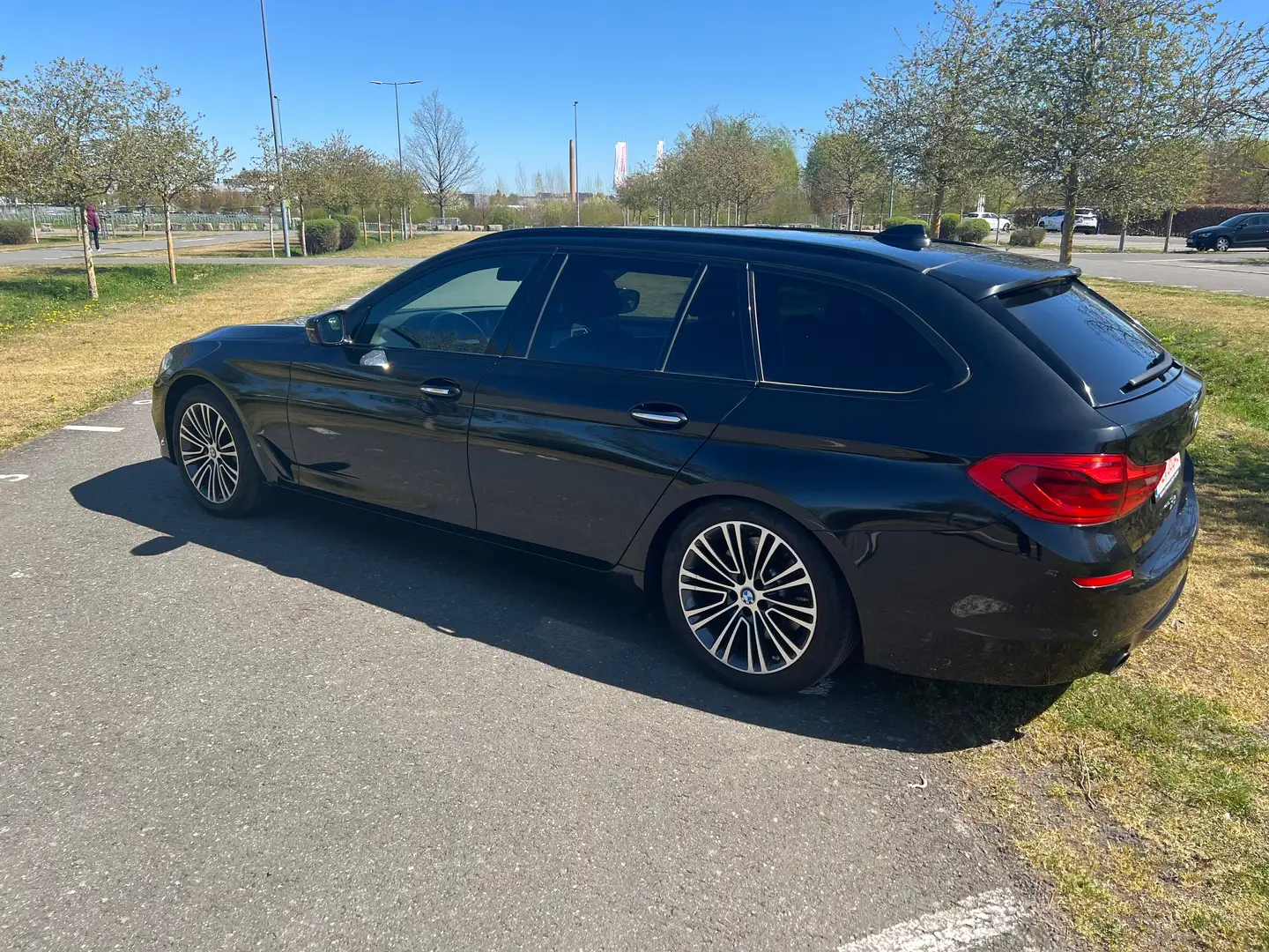 BMW 530 530 dA xDrive Sport Line/Head-up/Standheizug/AHK Zwart - 1