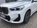 BMW iX1 xDrive30 M-Sport ACC/AHK/HUD/HarmanKardon Weiß - thumbnail 2