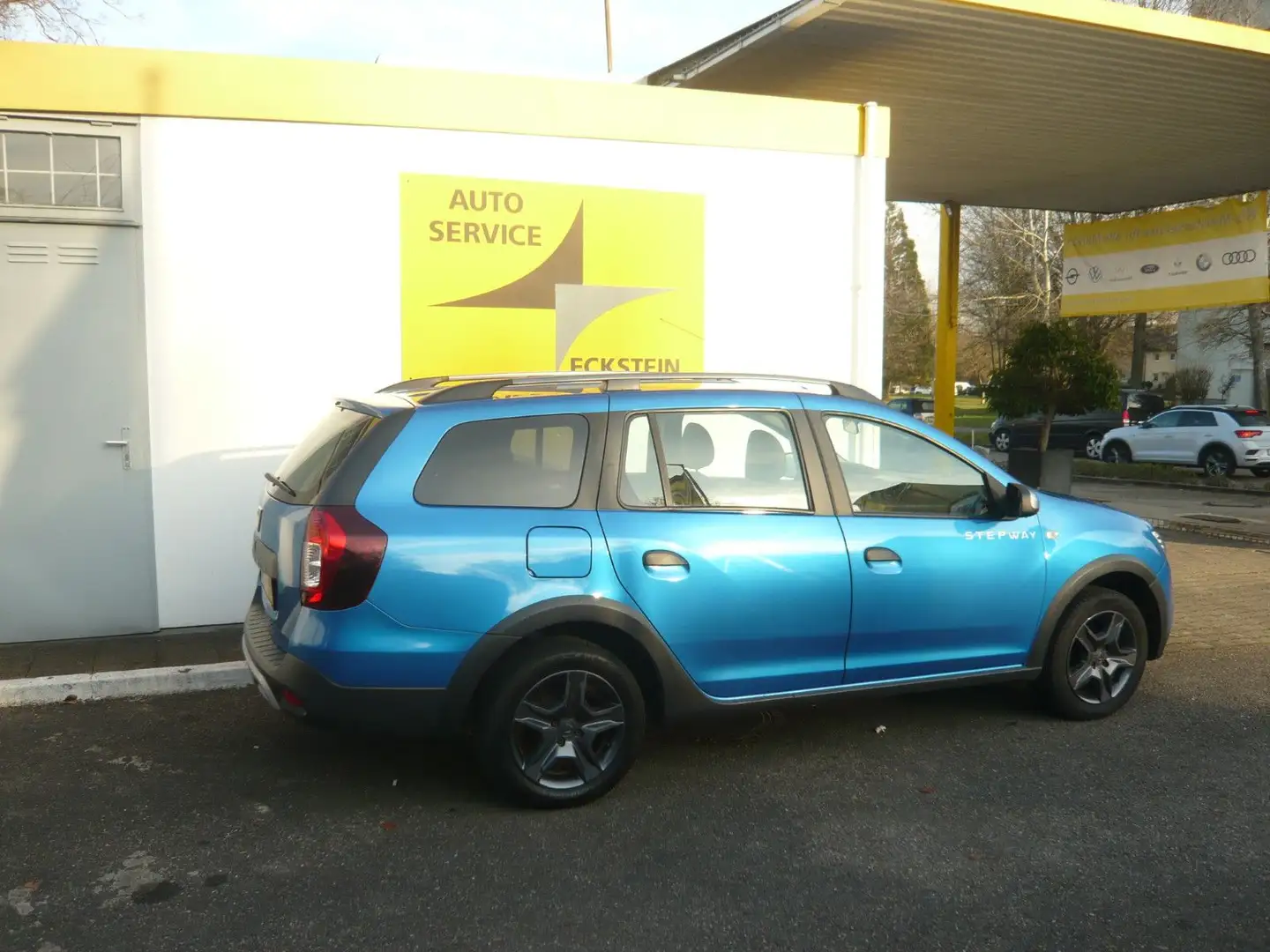 Dacia Logan Kombi Stepway Celebration AHK-TOP-Zustand Blau - 1