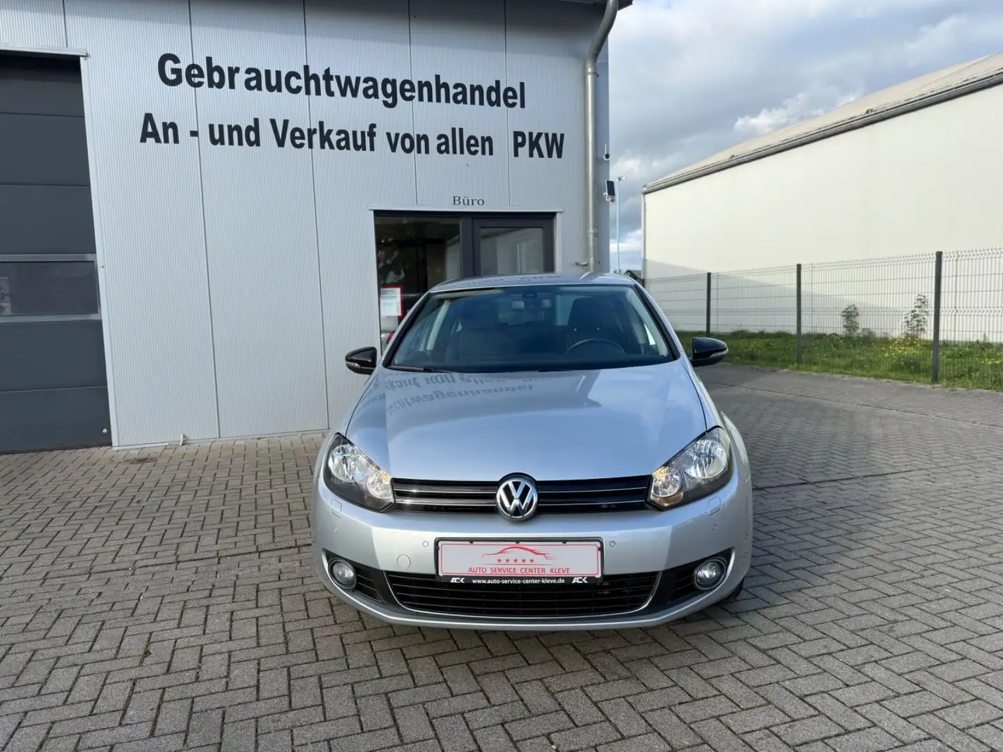 Volkswagen Golf VI Style*SHZ*GJREIFEN*AHK*TEMPOMAT Silber - 2