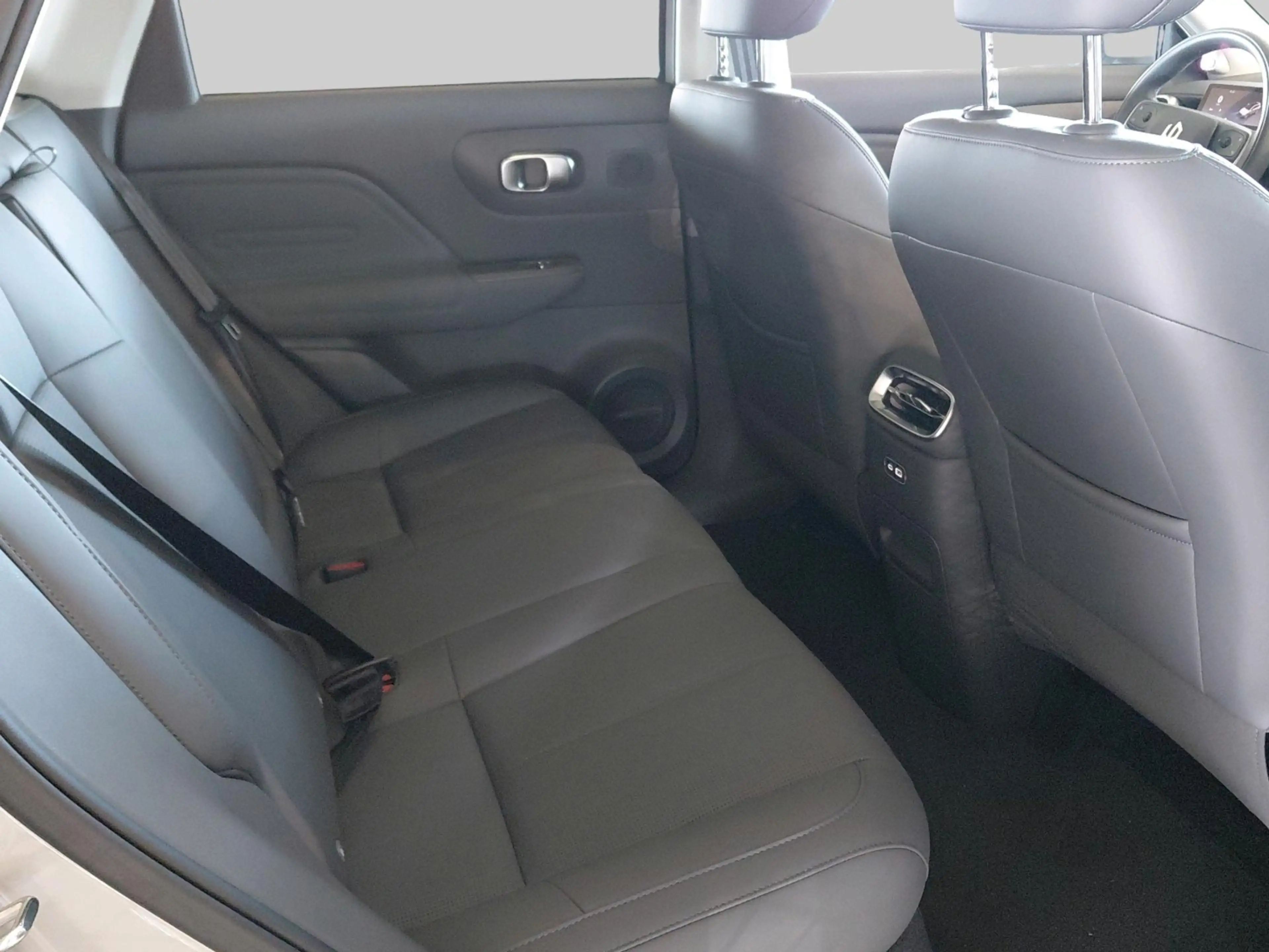 Leapmotor B10 Design Hybrid EV 18.8 kWh — photo 14