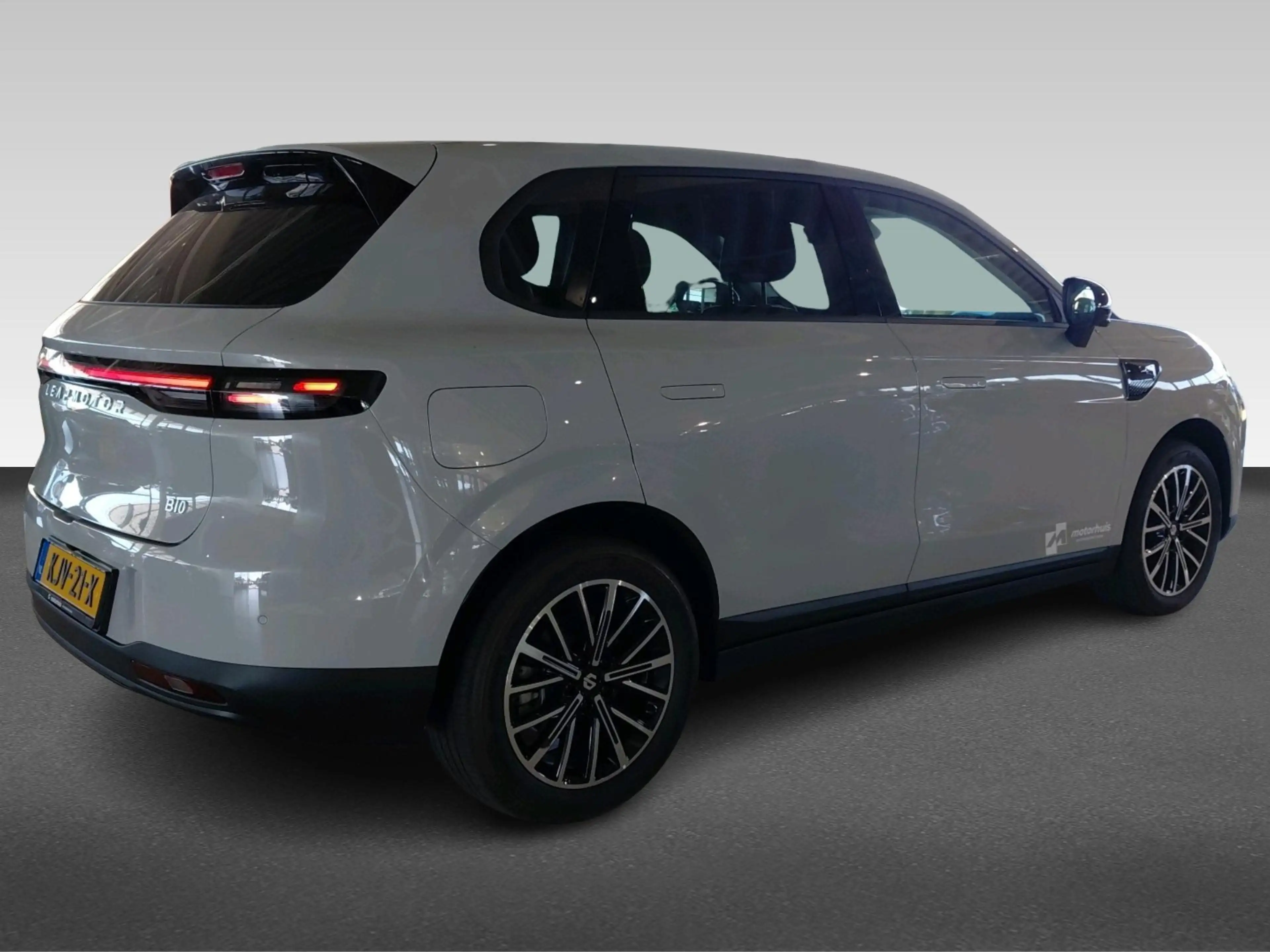 Leapmotor B10 Design Hybrid EV 18.8 kWh — photo 9