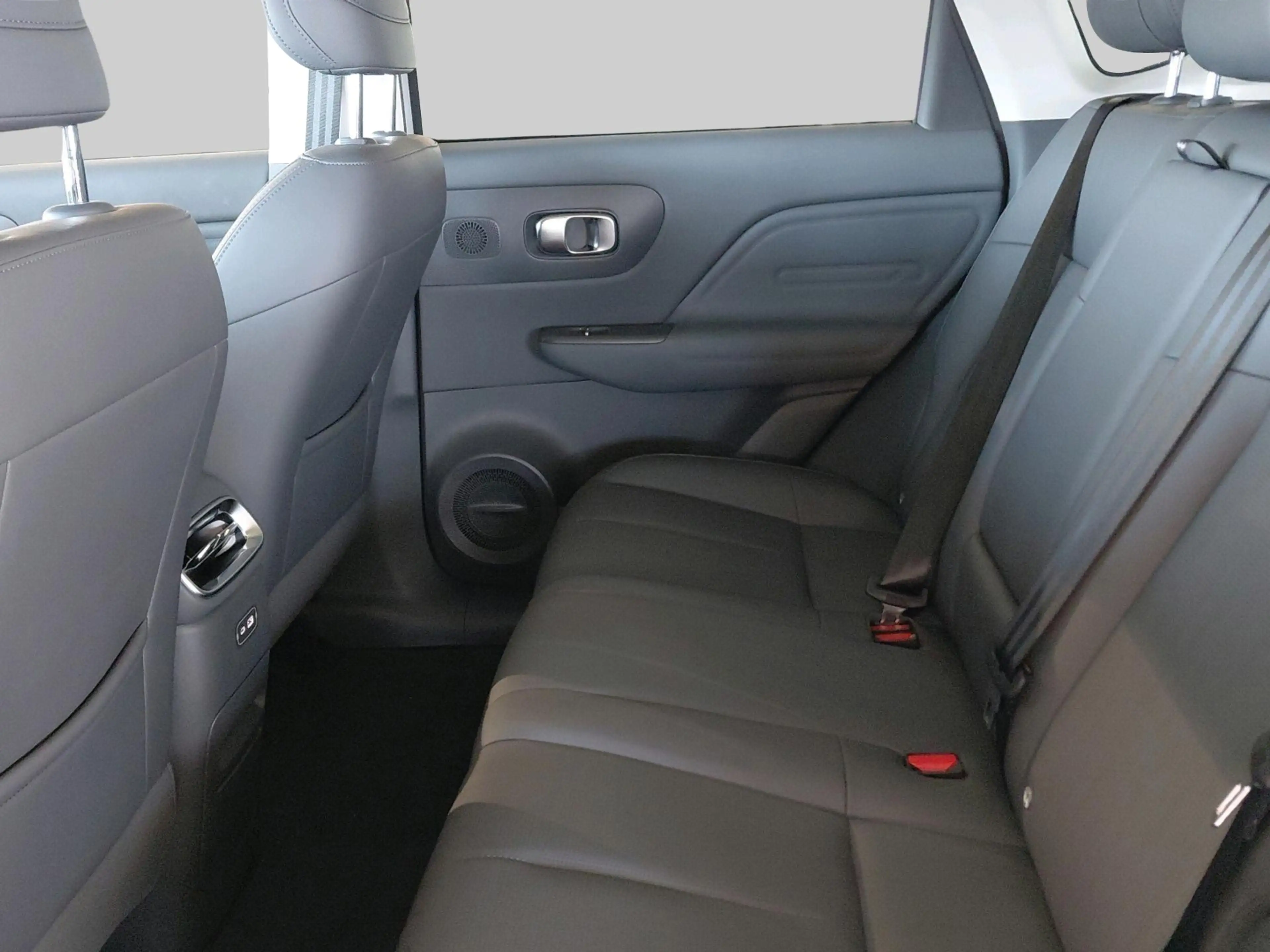 Leapmotor B10 Design Hybrid EV 18.8 kWh — photo 6