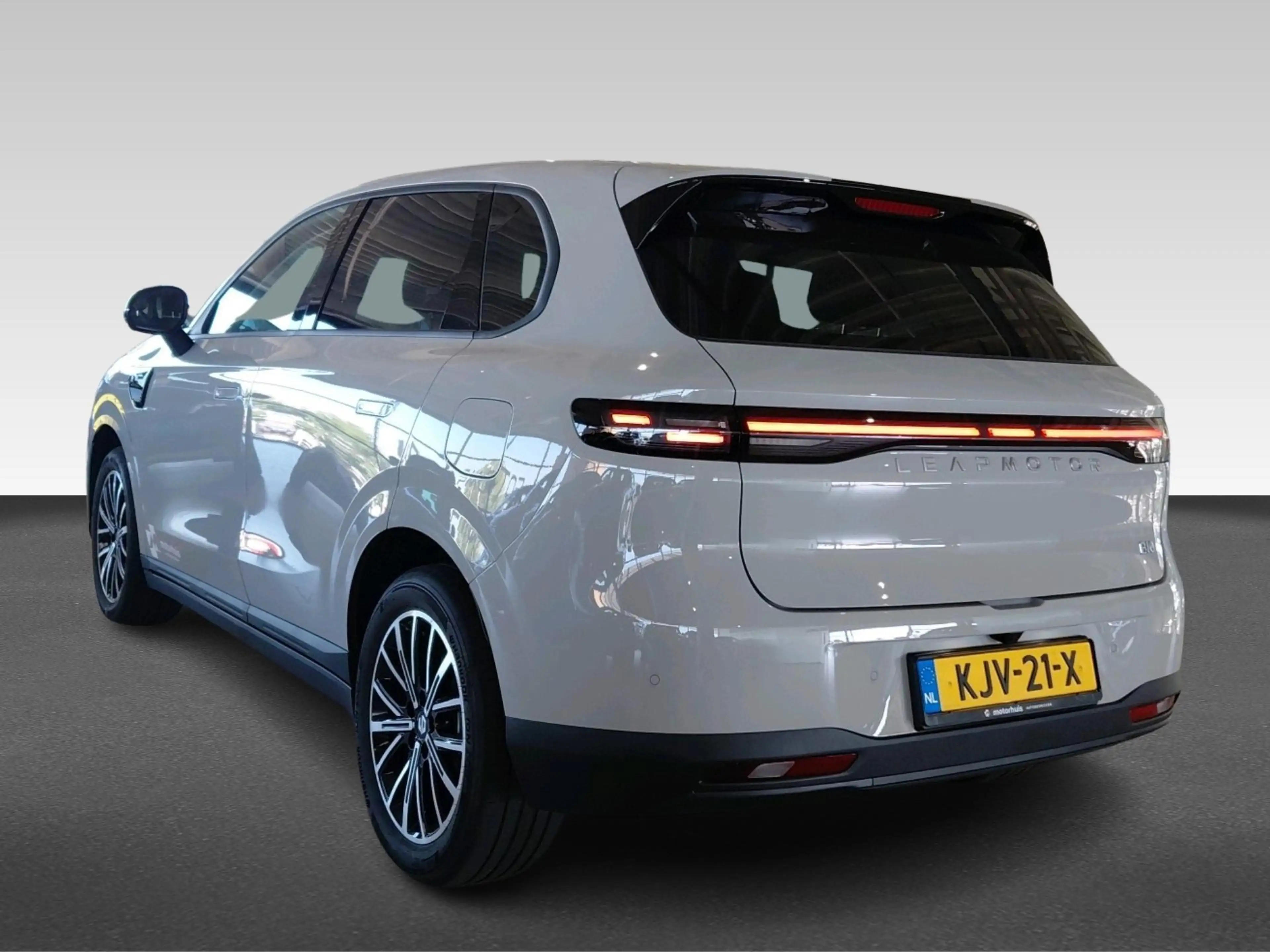 Leapmotor B10 Design Hybrid EV 18.8 kWh — photo 3