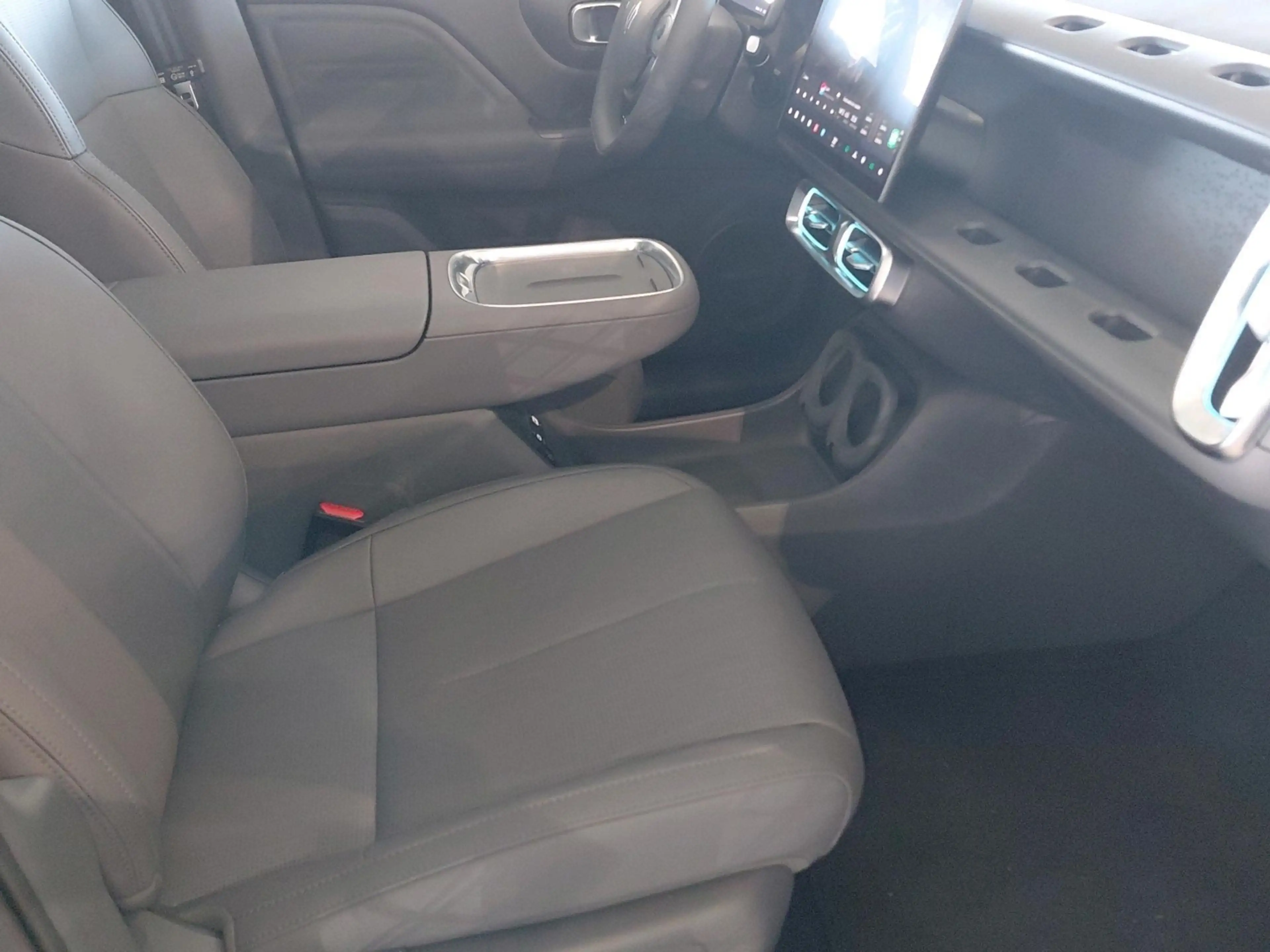 Leapmotor B10 Design Hybrid EV 18.8 kWh — photo 12