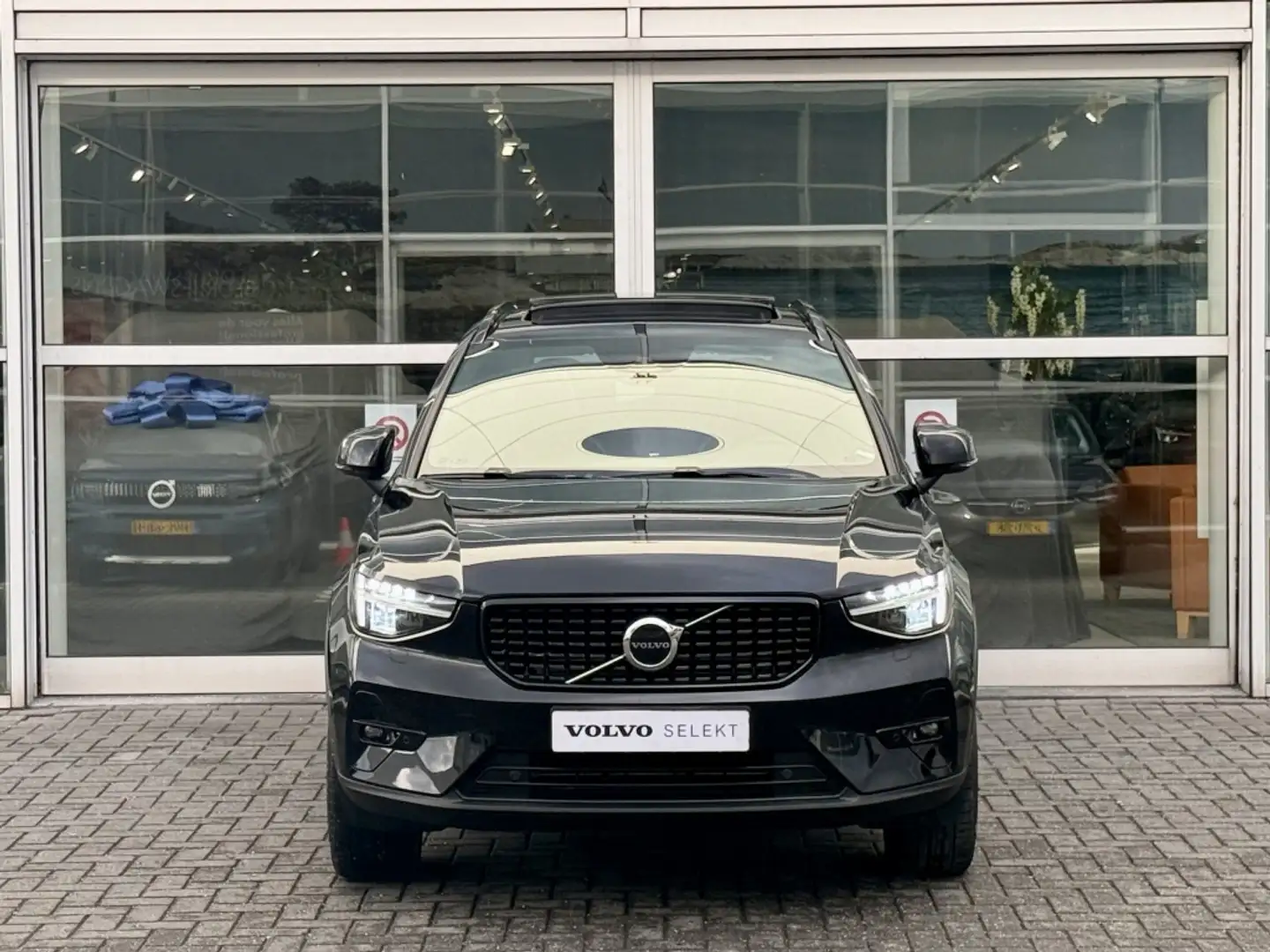 Volvo XC40 T5 262PK Recharge Ultra Dark| FULL Options ! Schwarz - 2