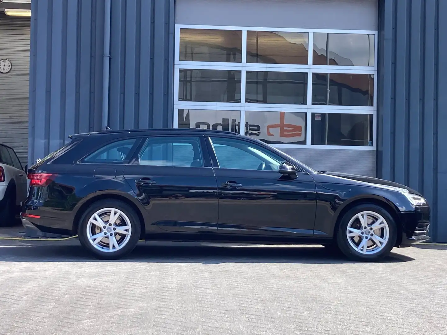 Audi A4 Avant 1.4 TFSI Automaat Vitual cockpit Panodak Led Zwart - 2