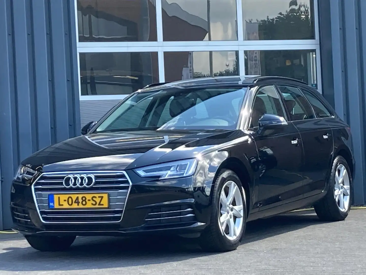 Audi A4 Avant 1.4 TFSI Automaat Vitual cockpit Panodak Led Zwart - 1