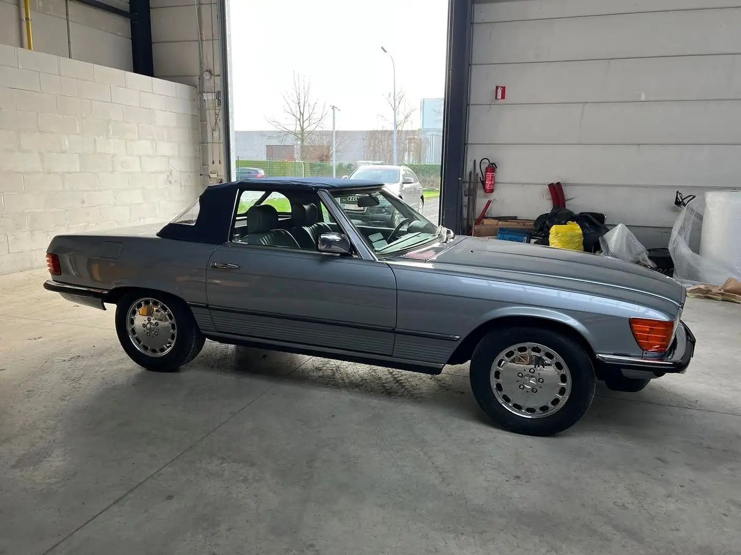 Mercedes-Benz SL 380 Srebrny - 2
