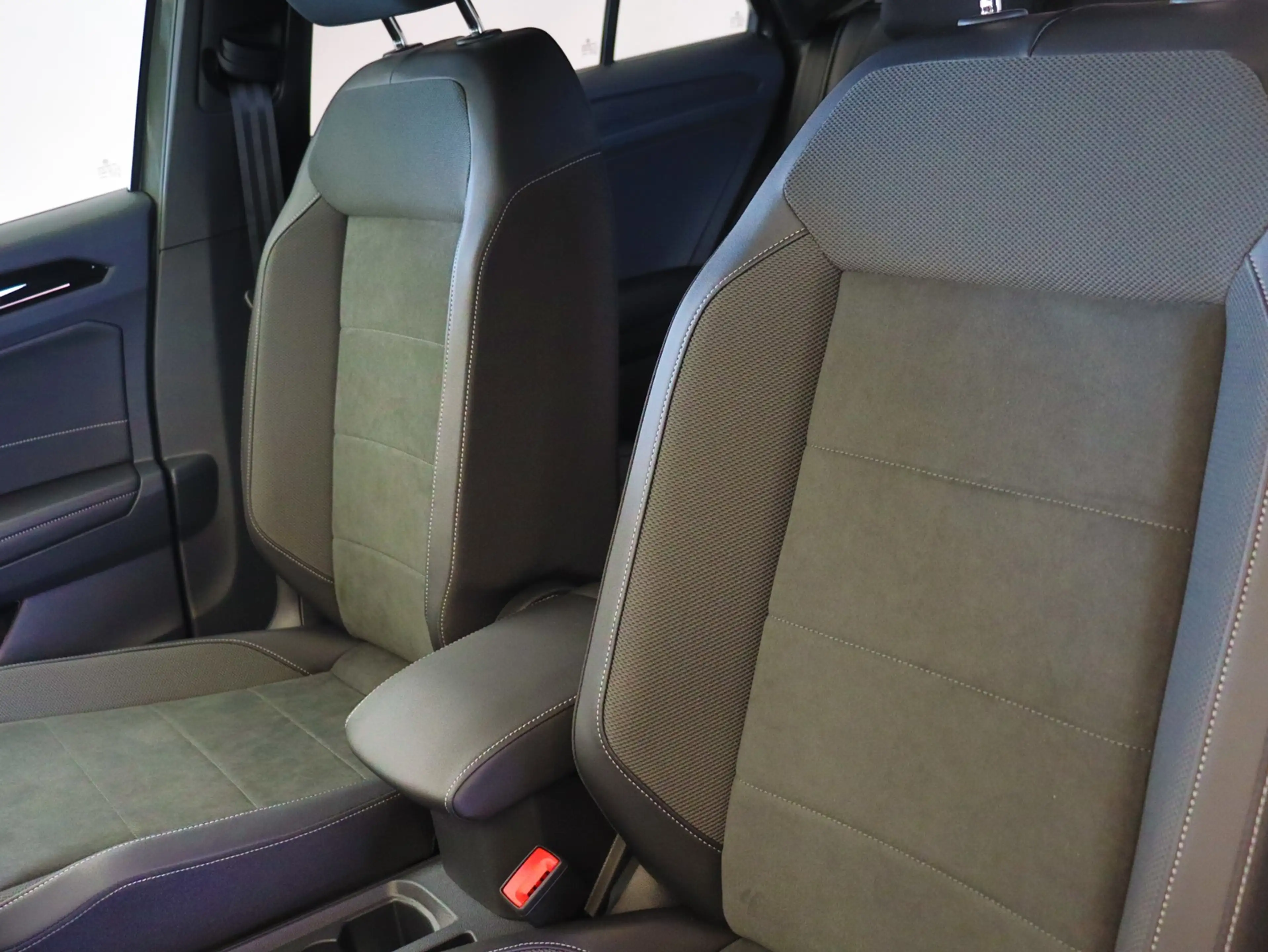 Volkswagen T-Roc Style 2.0TDI DSG+AHK+KAMERA+BLACKSYTL+LED+ACC — photo 12
