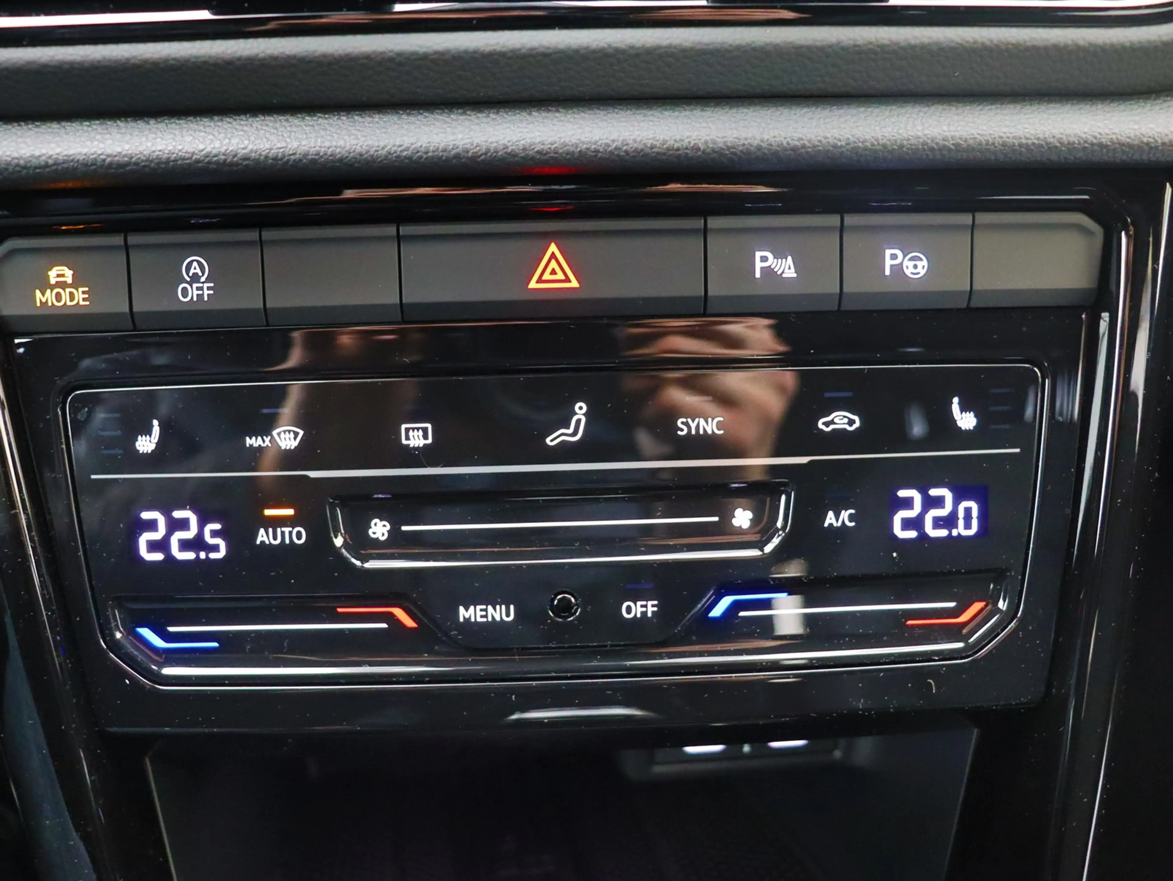 Volkswagen T-Roc Style 2.0TDI DSG+AHK+KAMERA+BLACKSYTL+LED+ACC — photo 11