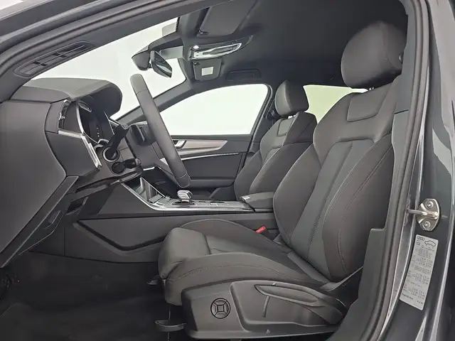 Audi A6 view 11