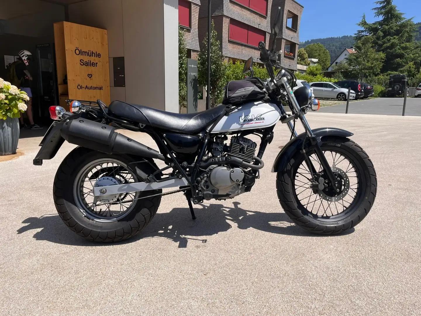 Suzuki VanVan 125 Zilver - 1