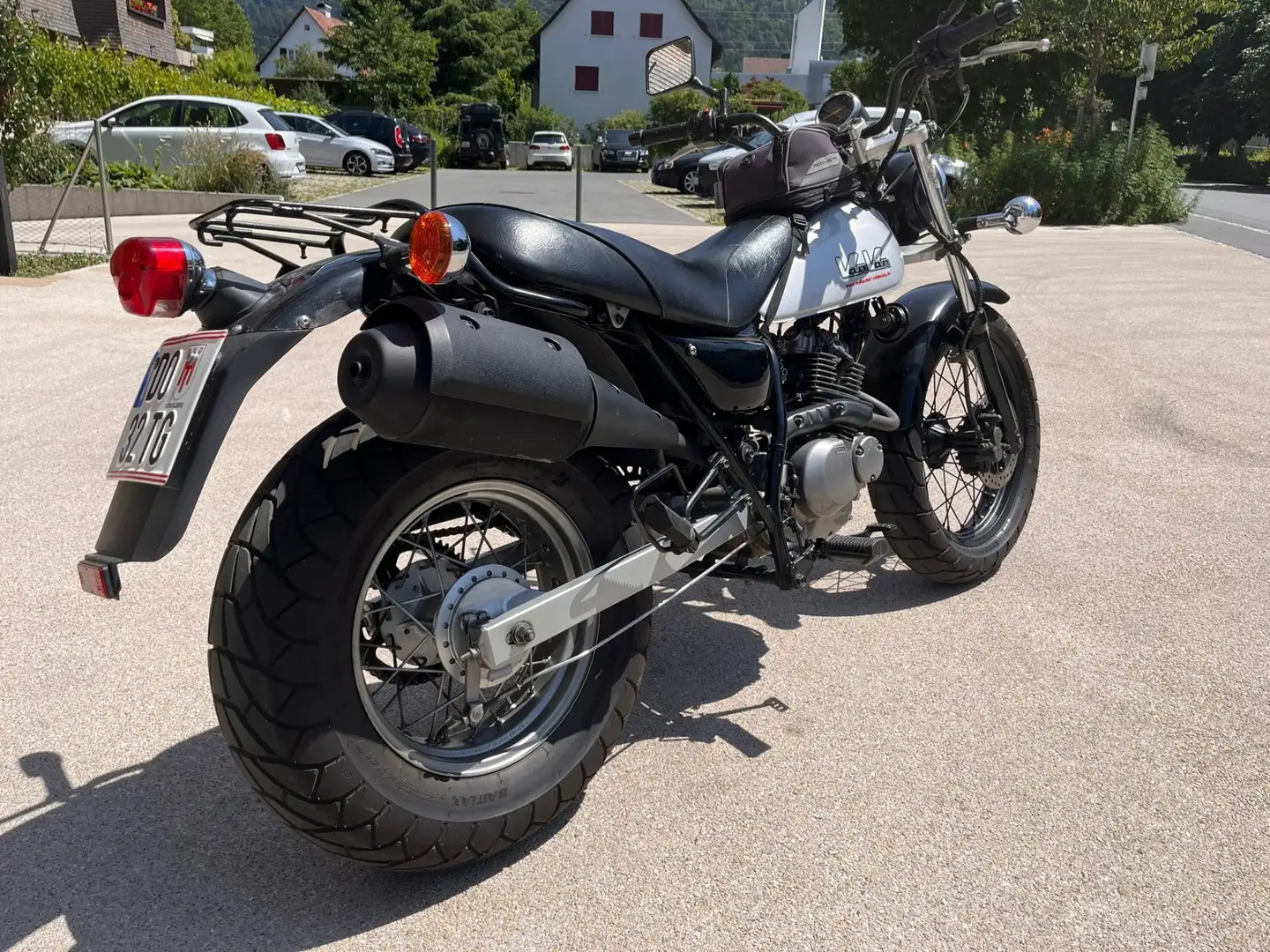 Suzuki VanVan 125 Zilver - 2
