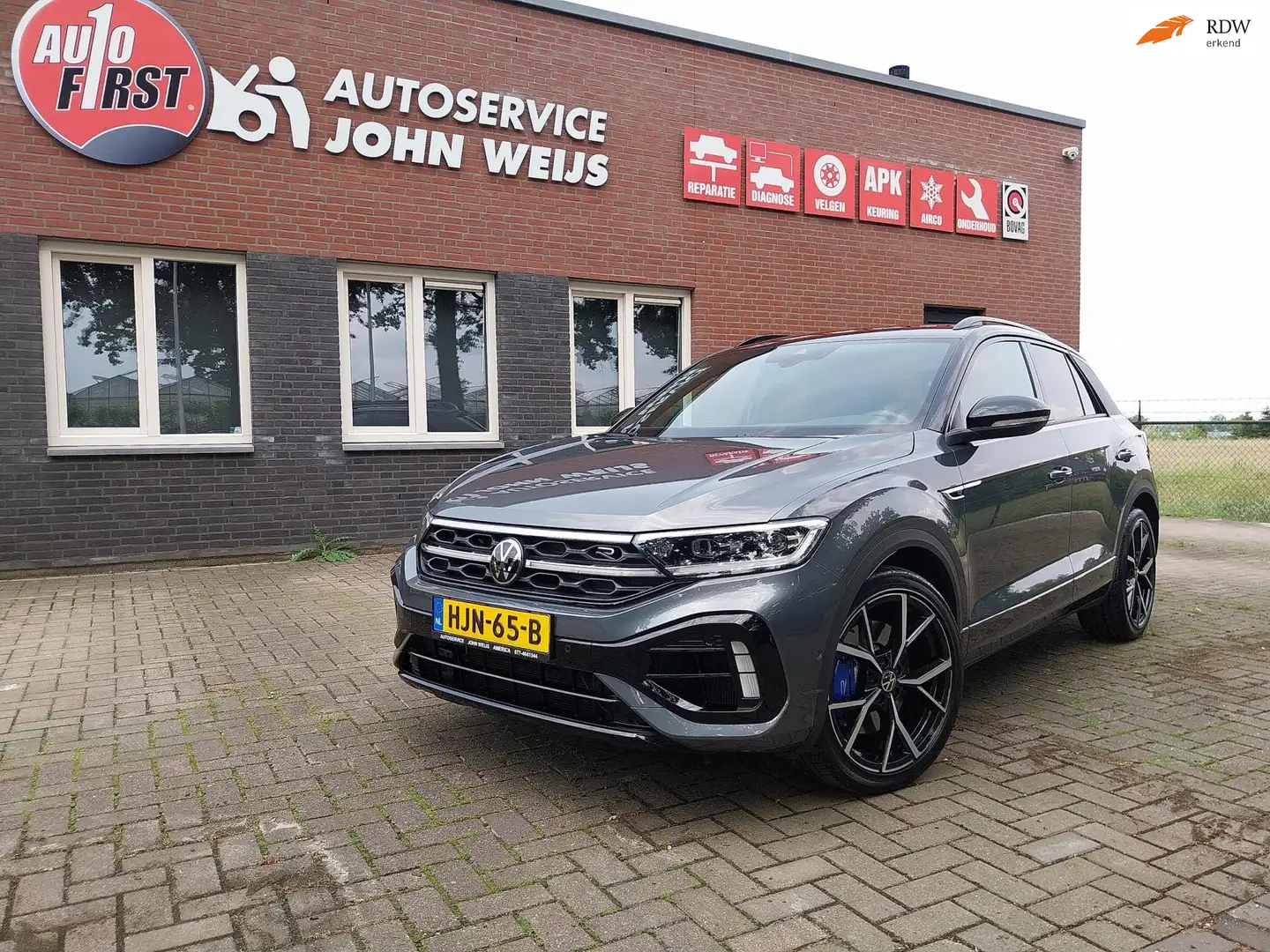 Volkswagen T-Roc 2.0 TSI R, 300 PK, 4MOTION, digitale cockpit, IQ L Gris - 1