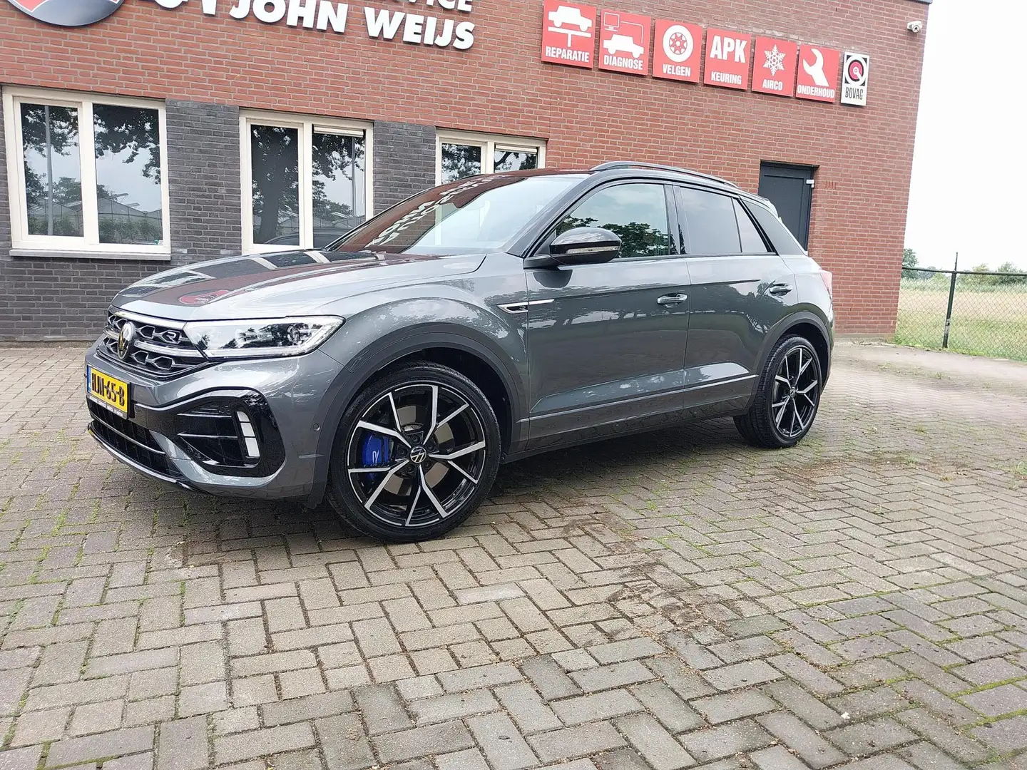Volkswagen T-Roc 2.0 TSI R, 300 PK, 4MOTION, digitale cockpit, IQ L Gris - 2