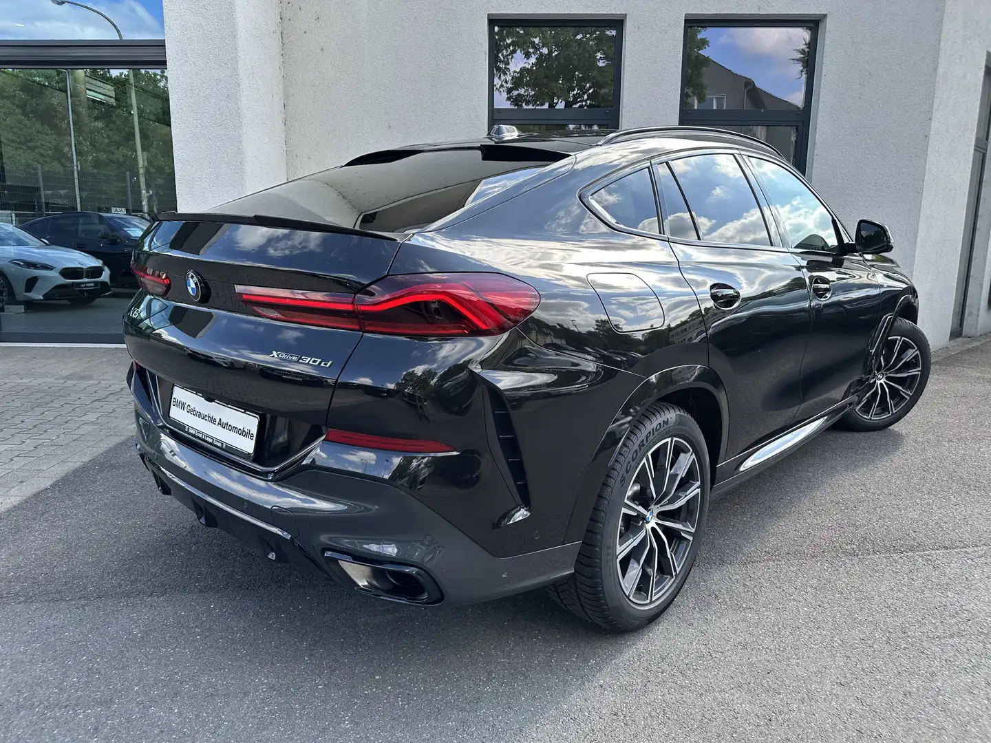 BMW X6 xDrive30d M Sport Pro 360° AHK Standhzg Pano Bílá - 2